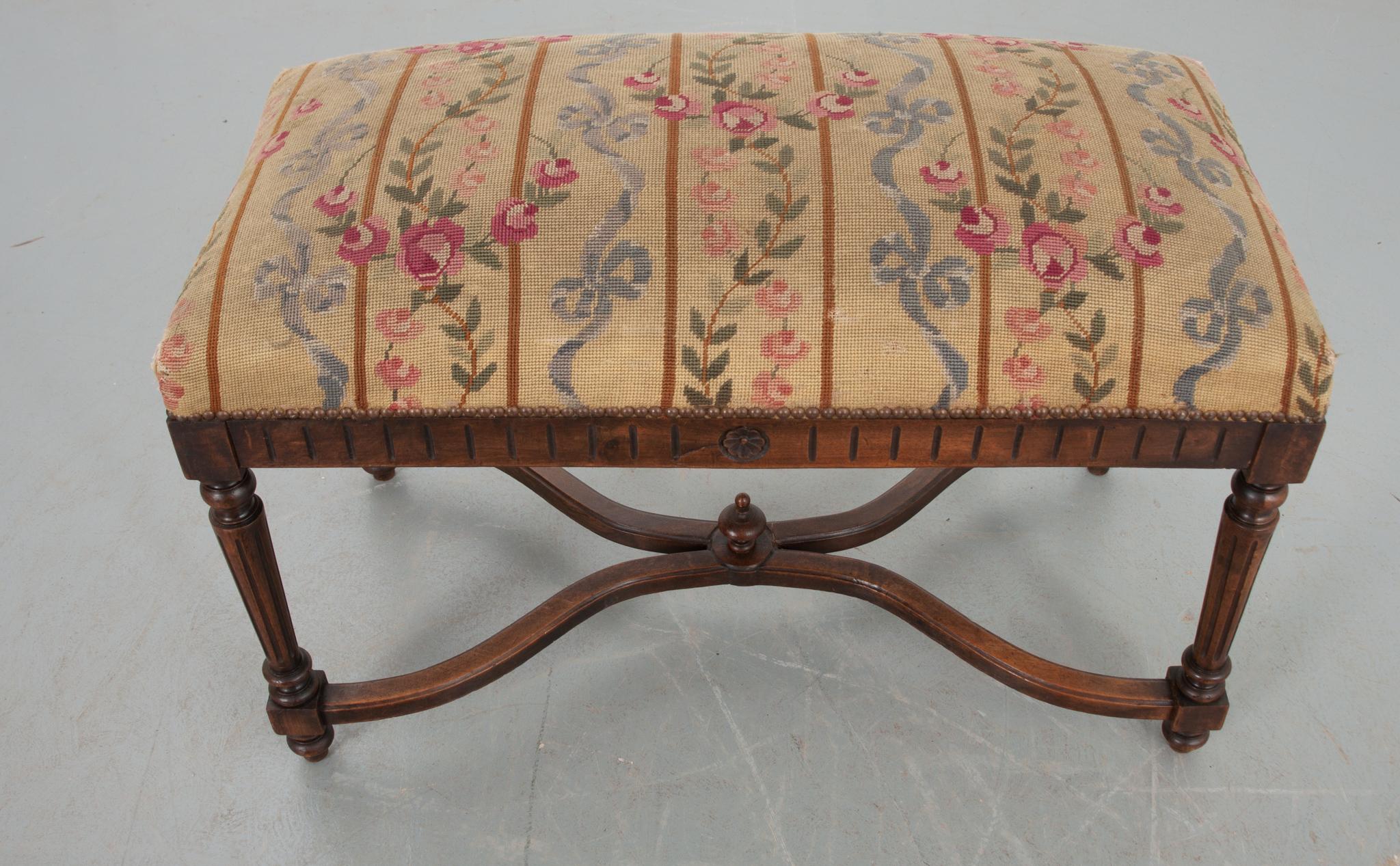 French Carved Walnut Bench with Needlepoint Upholstery In Good Condition In Baton Rouge, LA