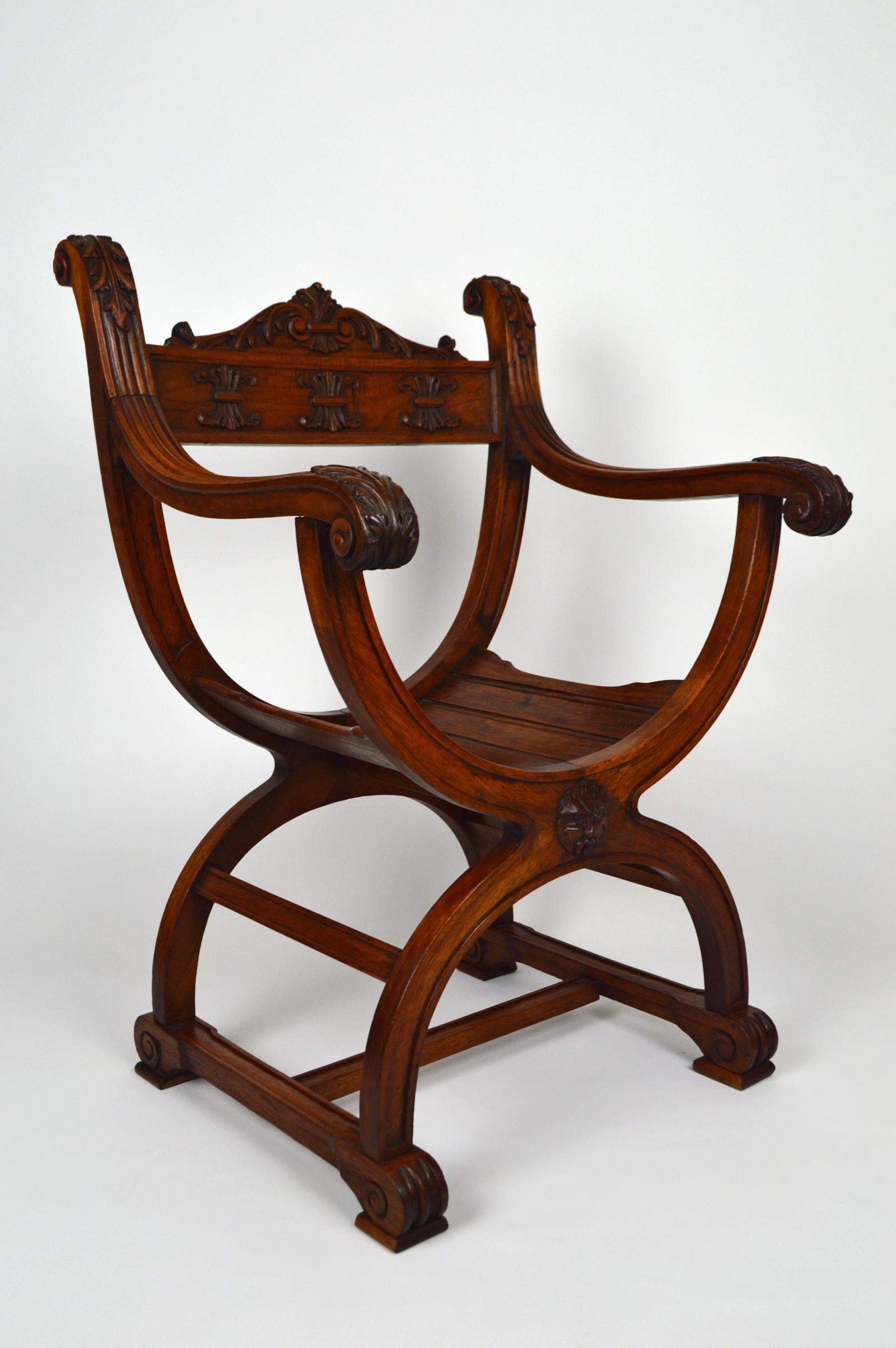 French Carved Walnut Curule or Armchair, Renaissance Revival, circa 1880 In Good Condition For Sale In L'Etang, FR