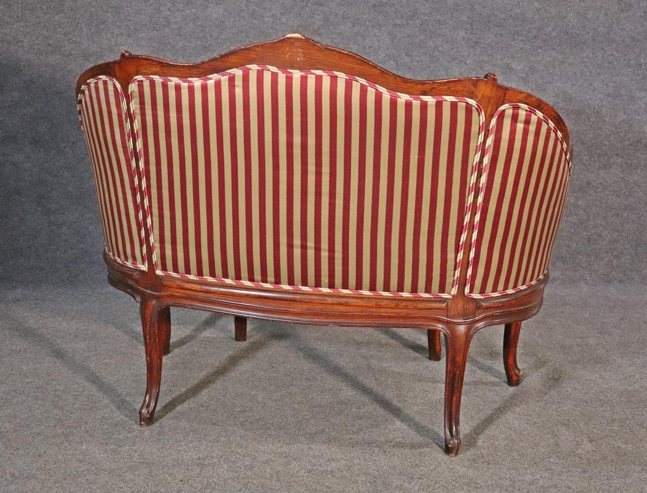 French Carved Walnut Louis XV Small Scale Settee Canape, Circa 1930 2