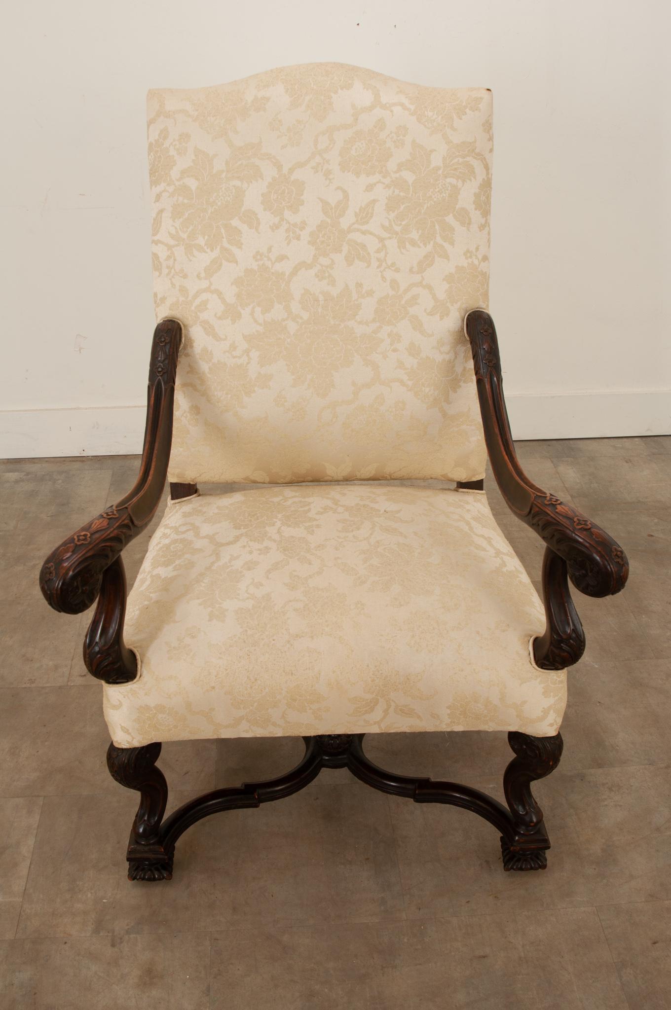 French Carved Walnut Os de Mouton Armchair In Good Condition In Baton Rouge, LA