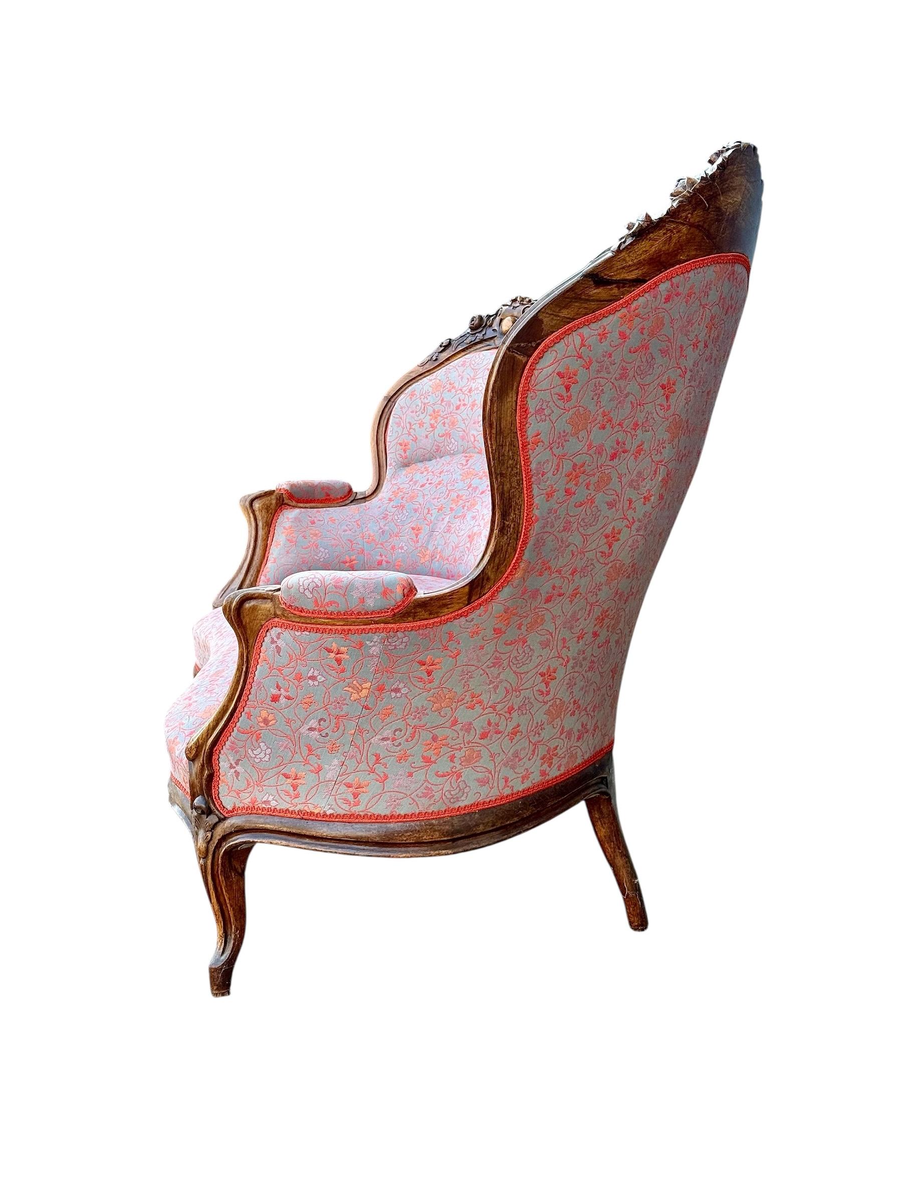 Divano francese in noce intagliato con tappezzeria floreale, 1880 circa in vendita 3