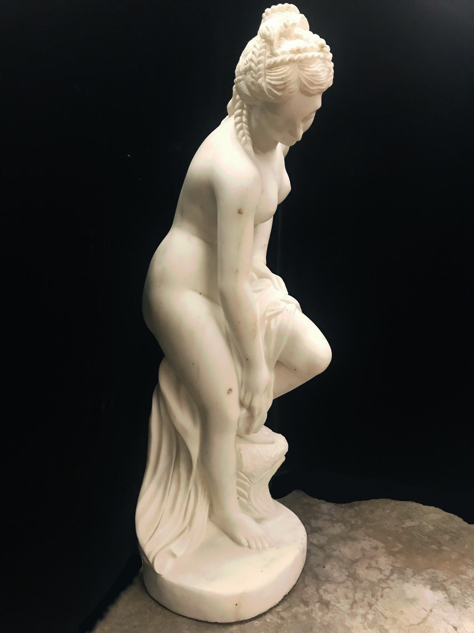 French Carved White Marble Figure of Nude Diana im Zustand „Gut“ in Cypress, CA