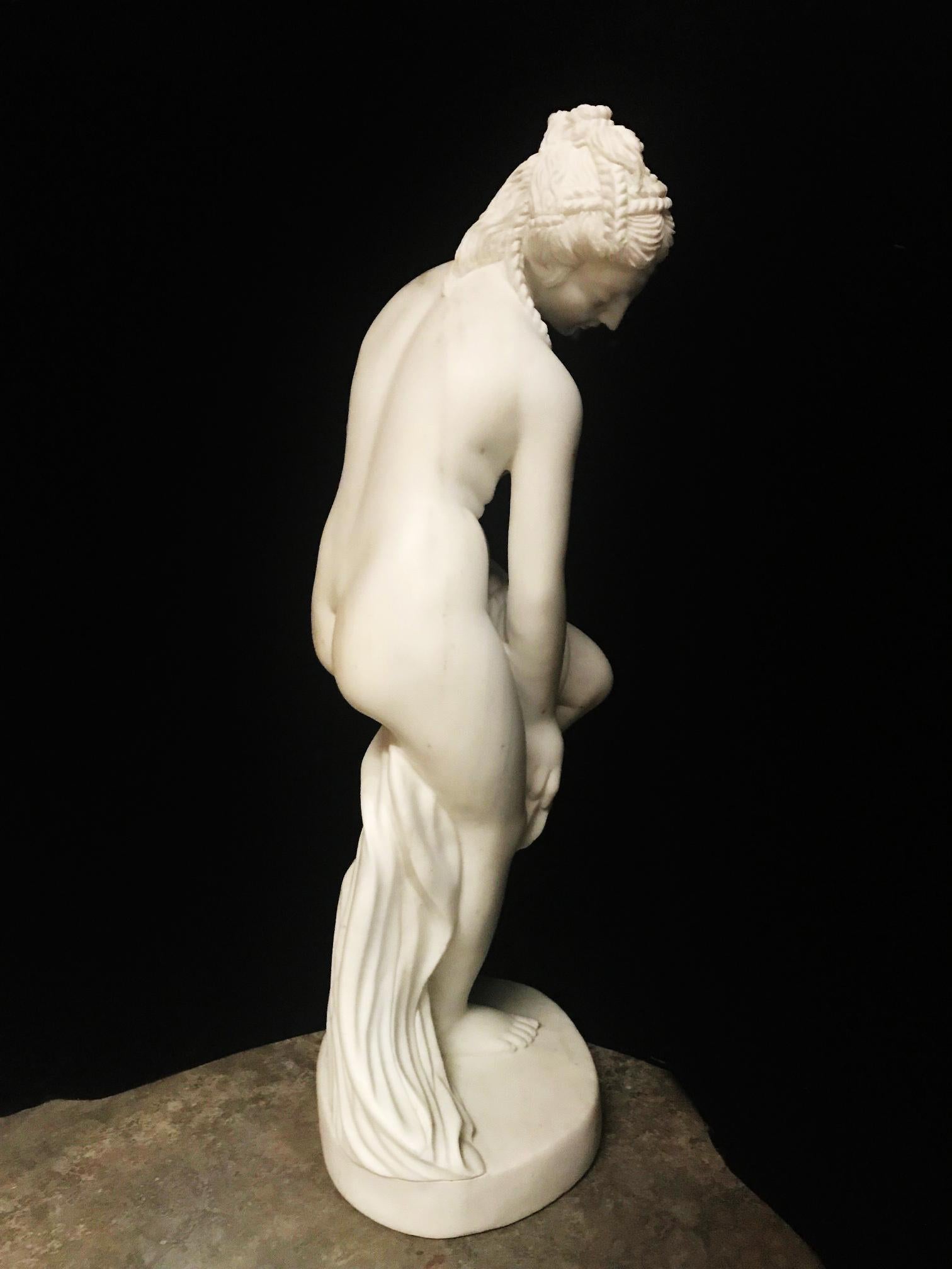 French Carved White Marble Figure of Nude Diana (20. Jahrhundert)