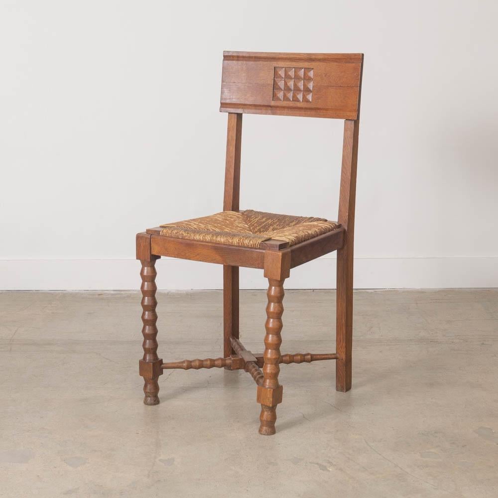 Französisch geschnitzt Wood und geflochtene Stühle, Satz von 4 (Binse) im Angebot