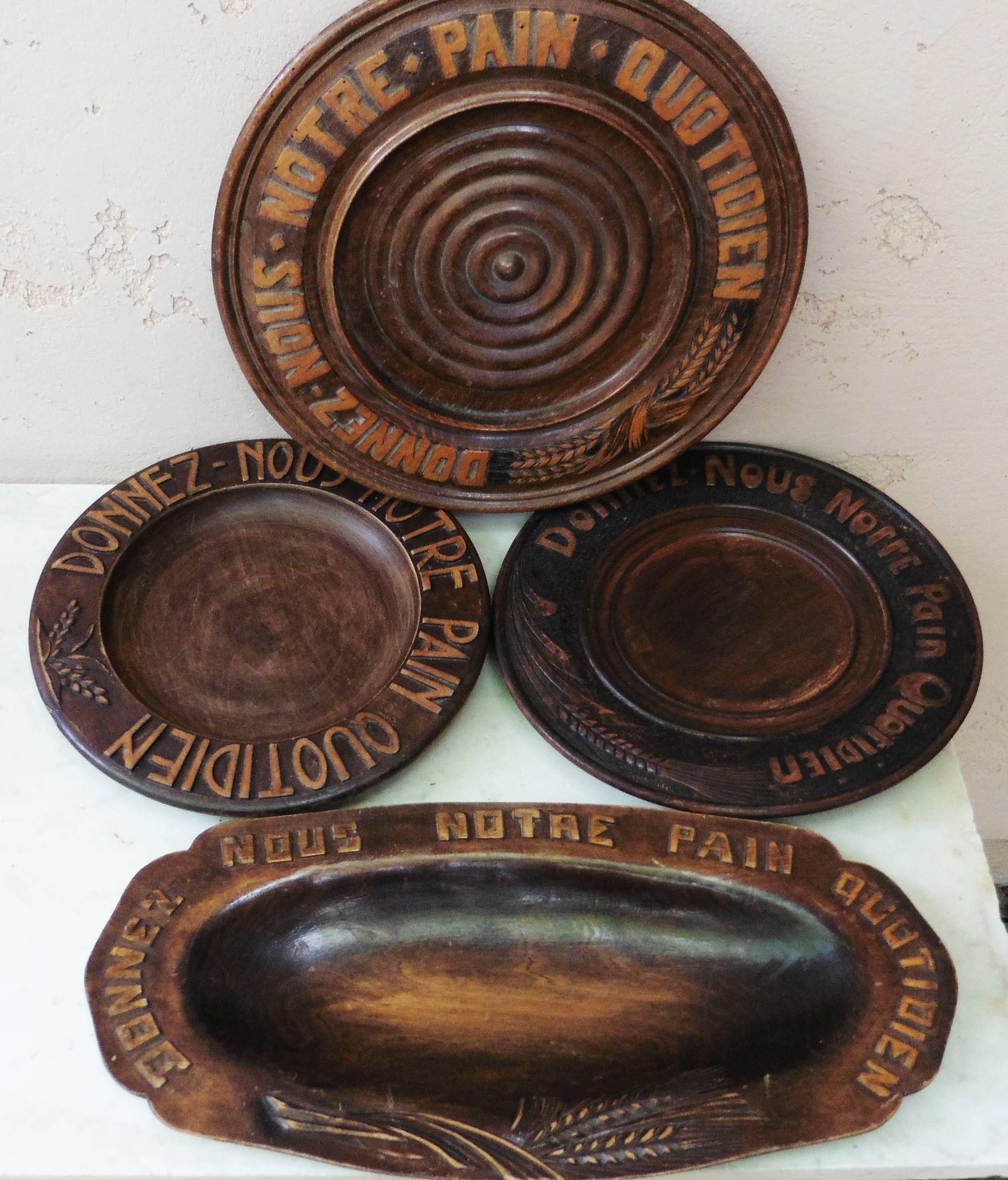 French Carved Wood Bread Platter, circa 1950 In Good Condition For Sale In Austin, TX