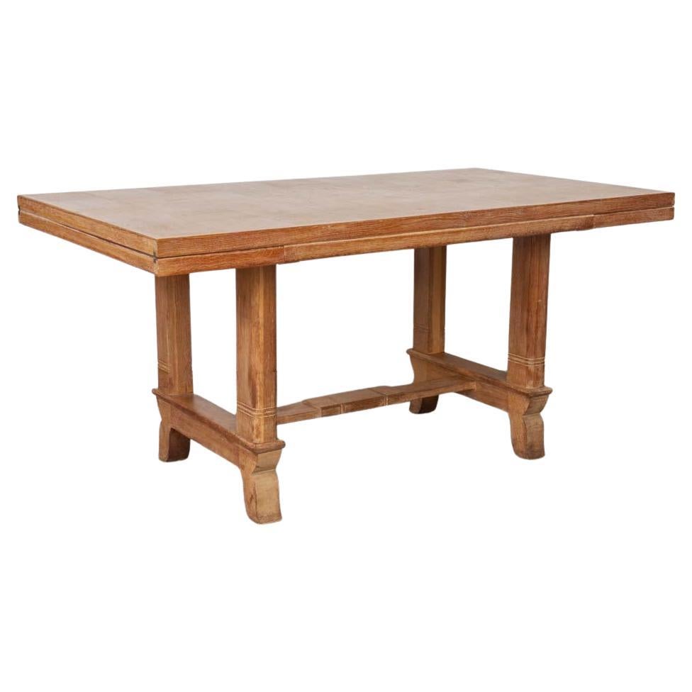 Mesa de comedor francesa de madera tallada de Charles Dudouyt en venta