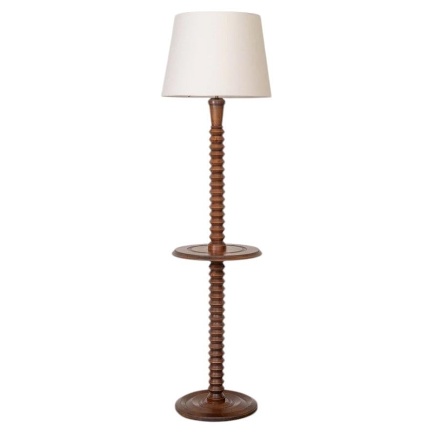 Lampada da terra e tavolo in legno intagliato francese di Charles Dudouyt