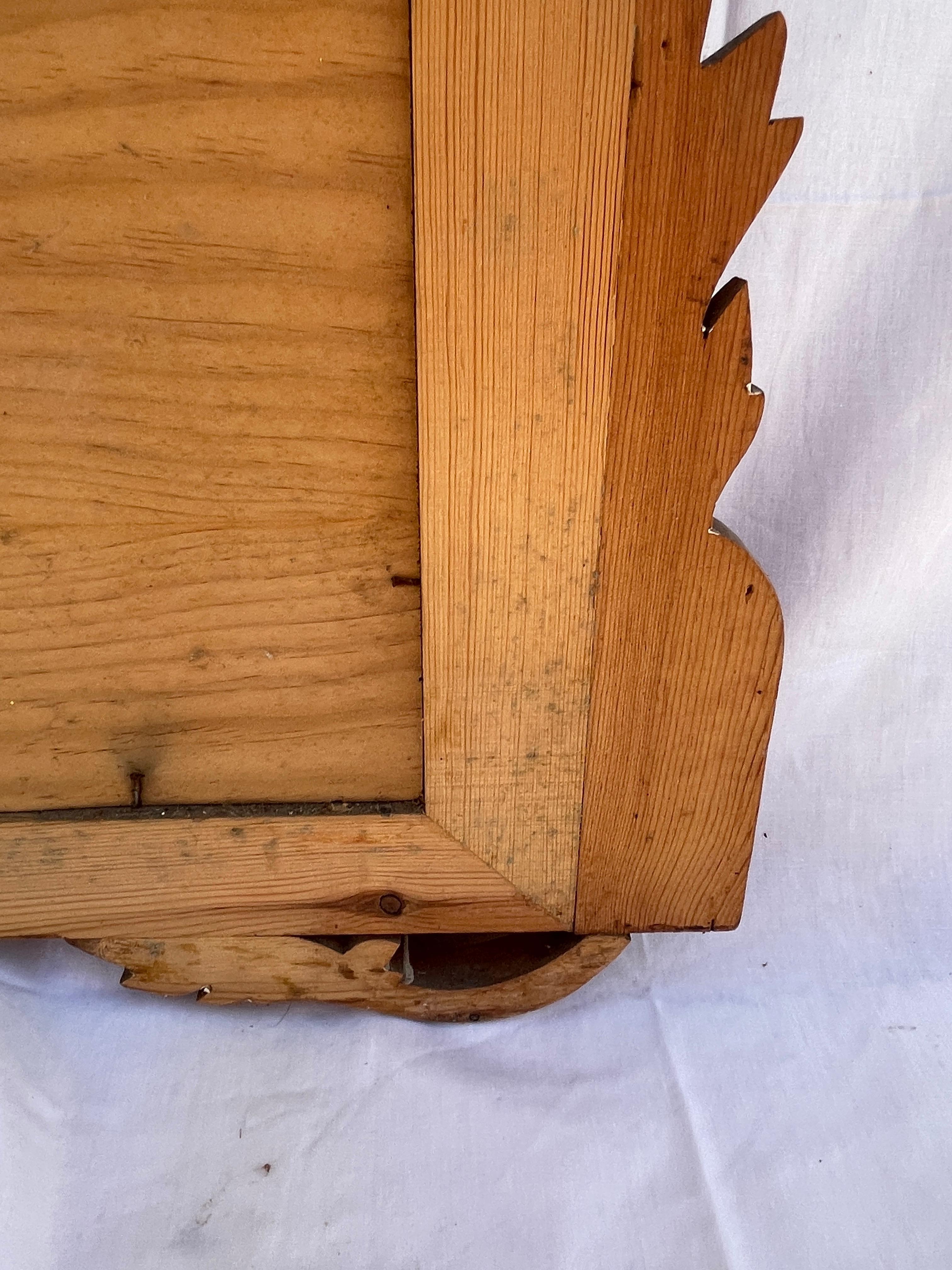 Scolpito alla francese  Specchio da camino in Wood con cesto e attrezzi da giardino in vendita 12