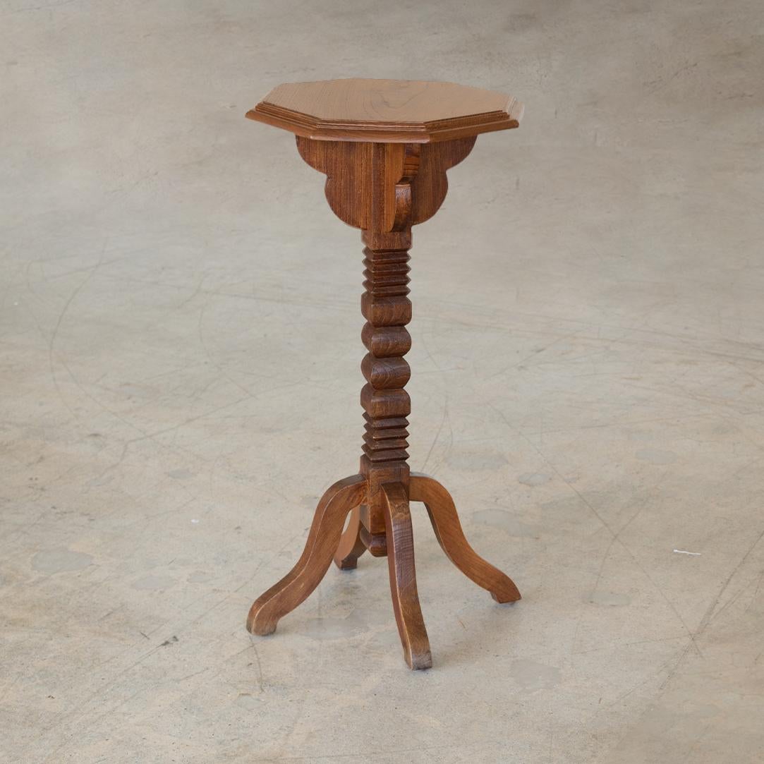 Beautiful carved wood pedestal table with octagon shaped top and unique carved wood stem with pretty scalloped detail. Newly refinished.