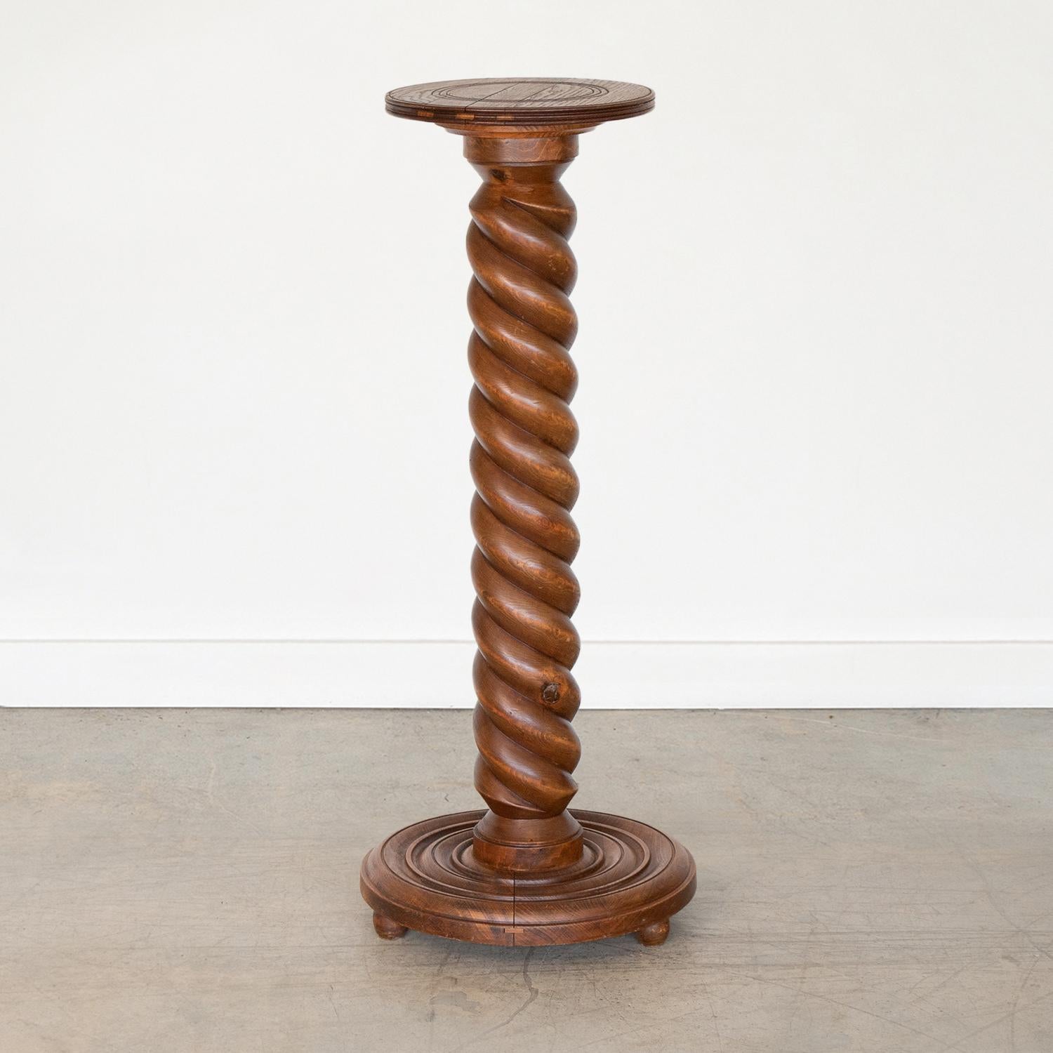Beautiful vintage twisted wood pedestal table from France. Nice original red wood finish with thick carved twirl stem and circular top. Carved ring detail on top and base. 

Base measures 18