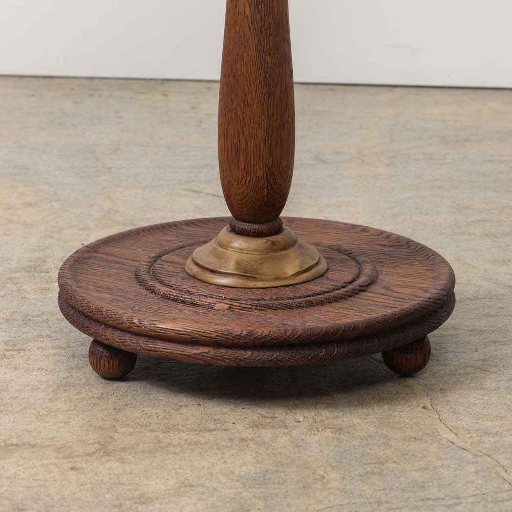 Mesa francesa con pedestal de madera tallada en venta 2
