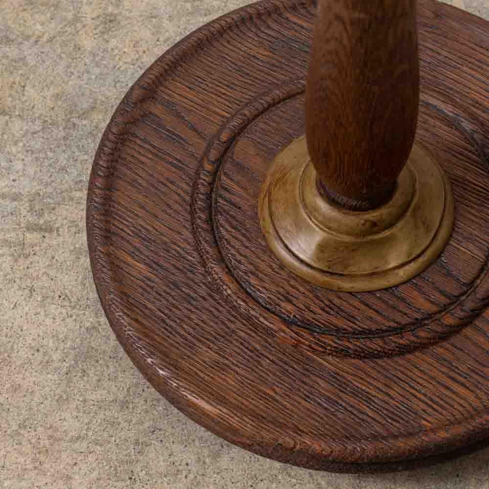Mesa francesa con pedestal de madera tallada en venta 3