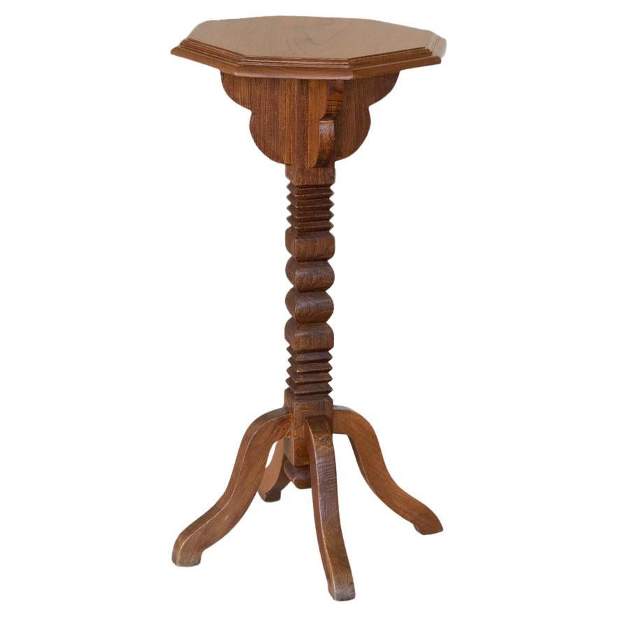 Table à piédestal en bois sculpté français