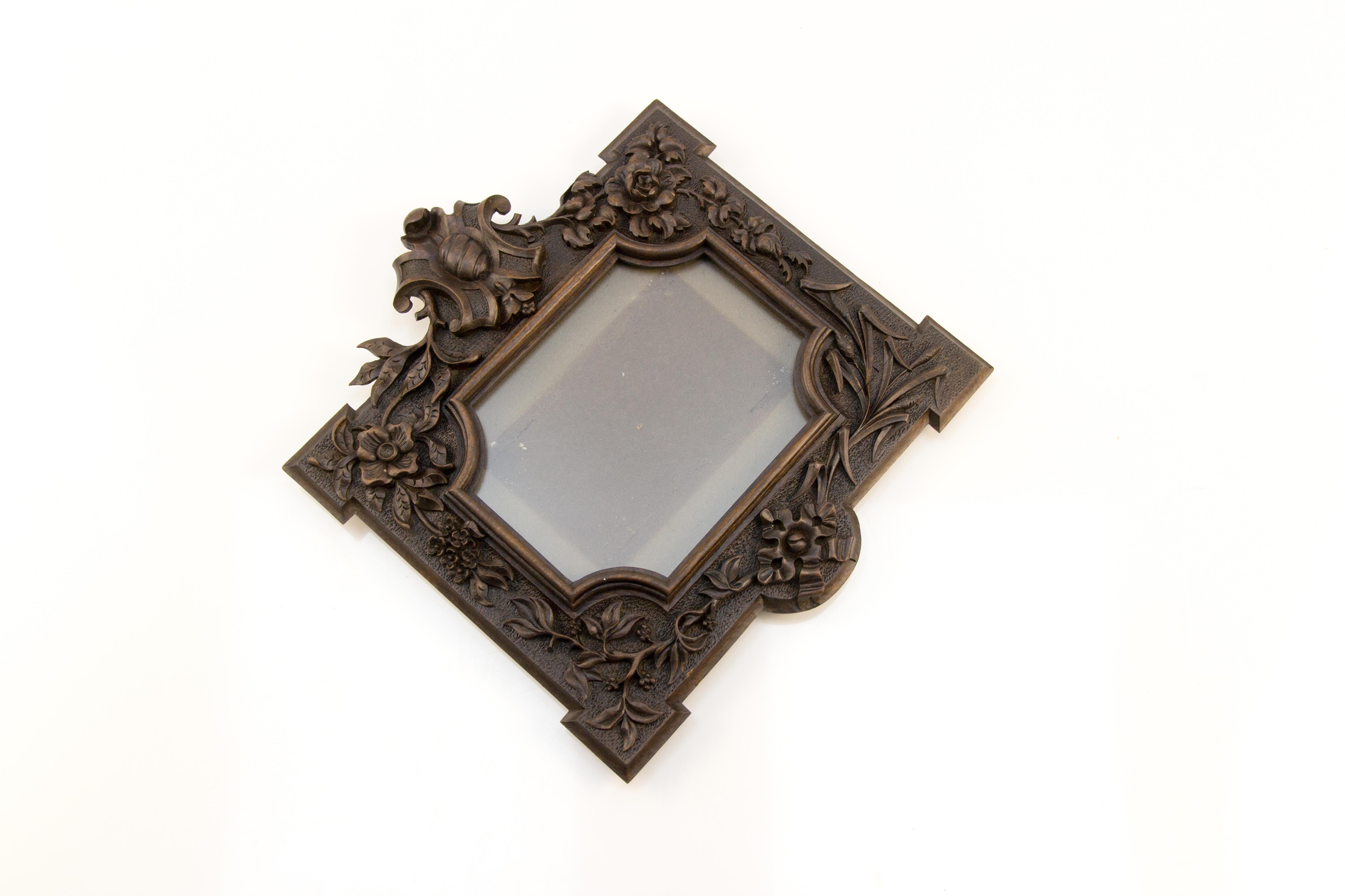 Walnut French Carved Wood Picture Frame or Photo Frame, 1920s