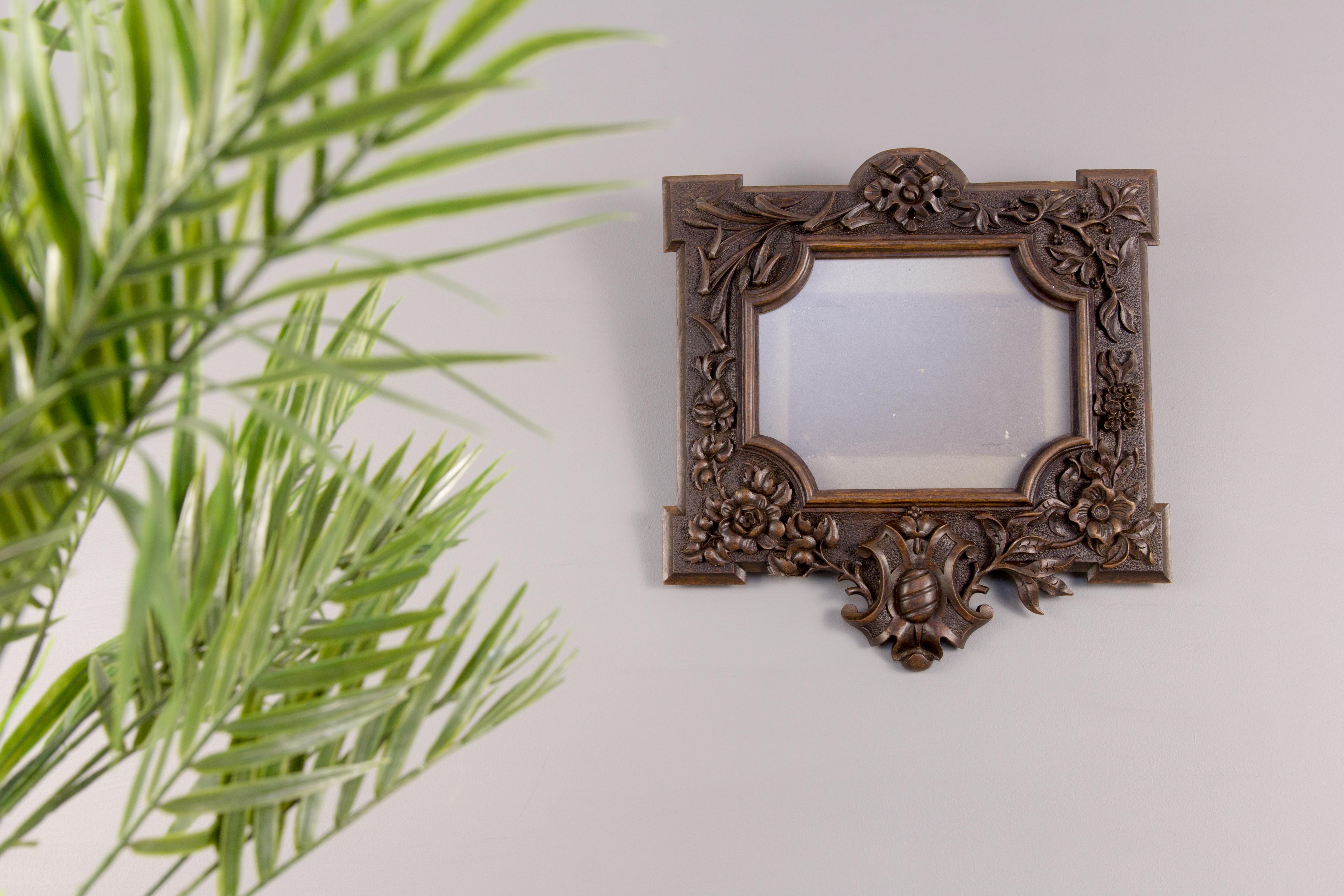 French Carved Wood Picture Frame or Photo Frame, 1920s 1