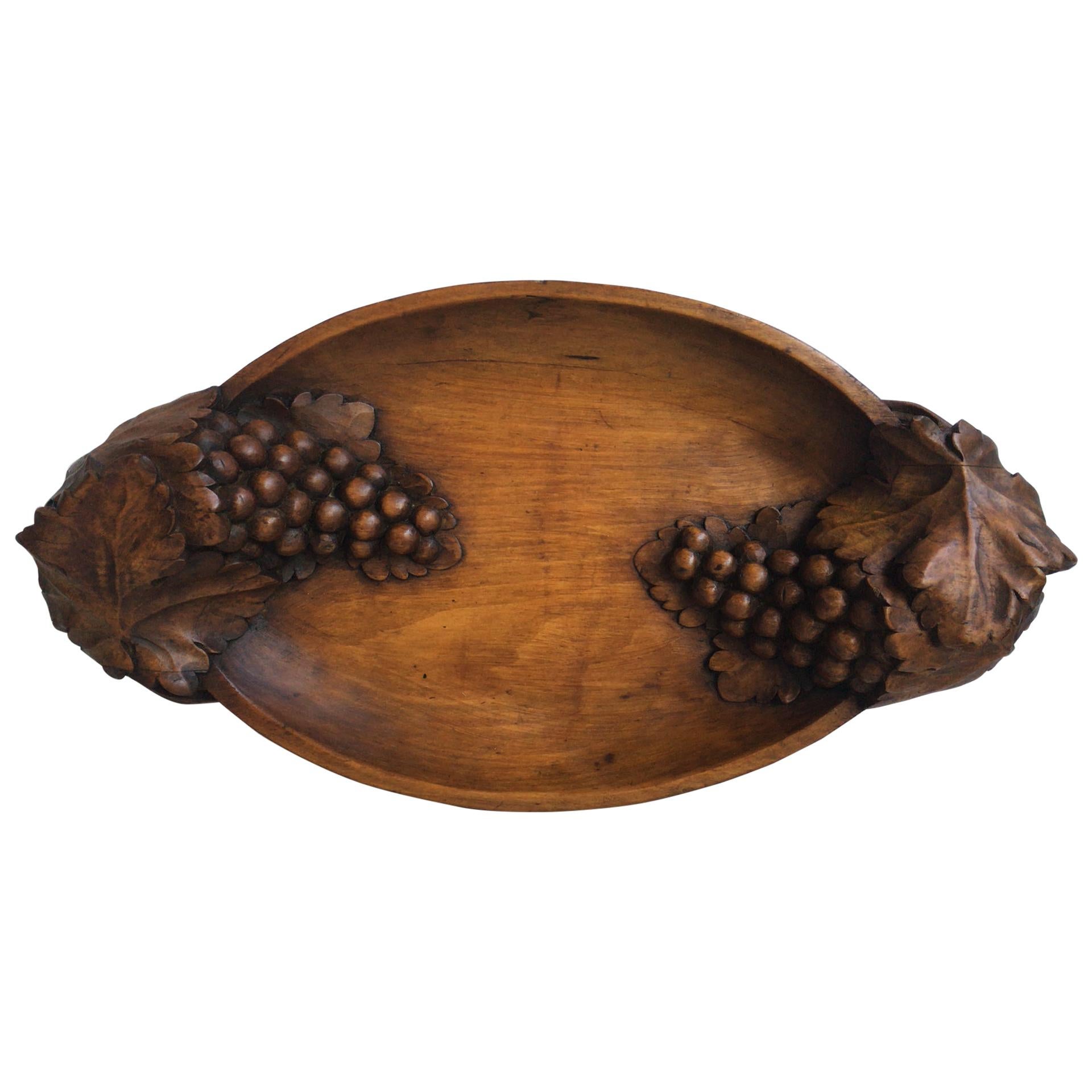 French Carved Wood Platter with Grapes and Vine Leaves, circa 1900