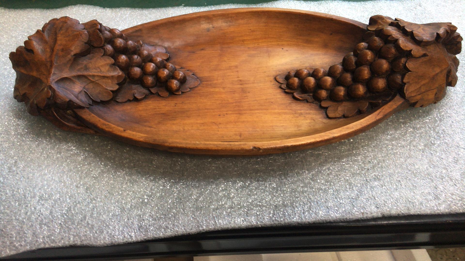 Country French Carved Wood Platter with Grapes and Vine Leaves, circa 1900