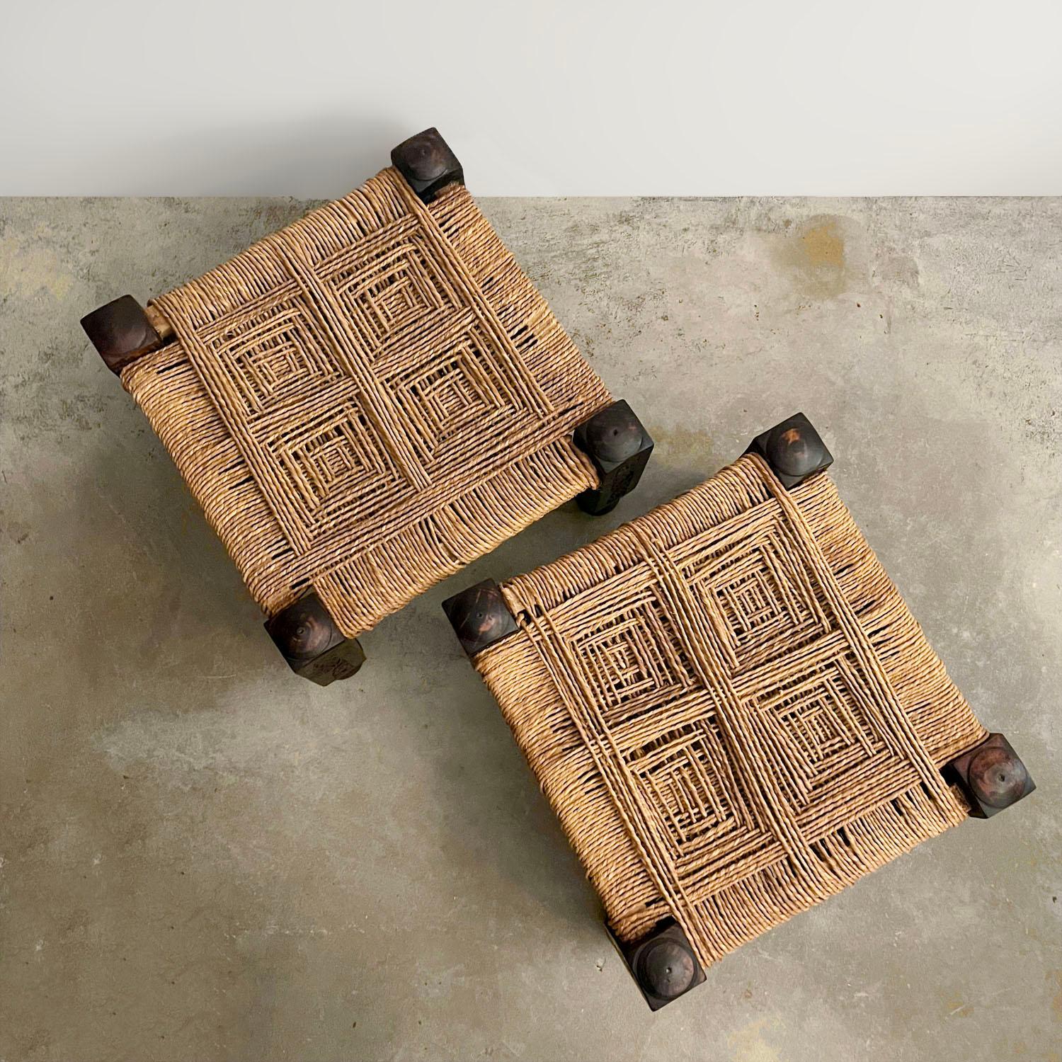 Pouf français en bois sculpté et corde en vente 9