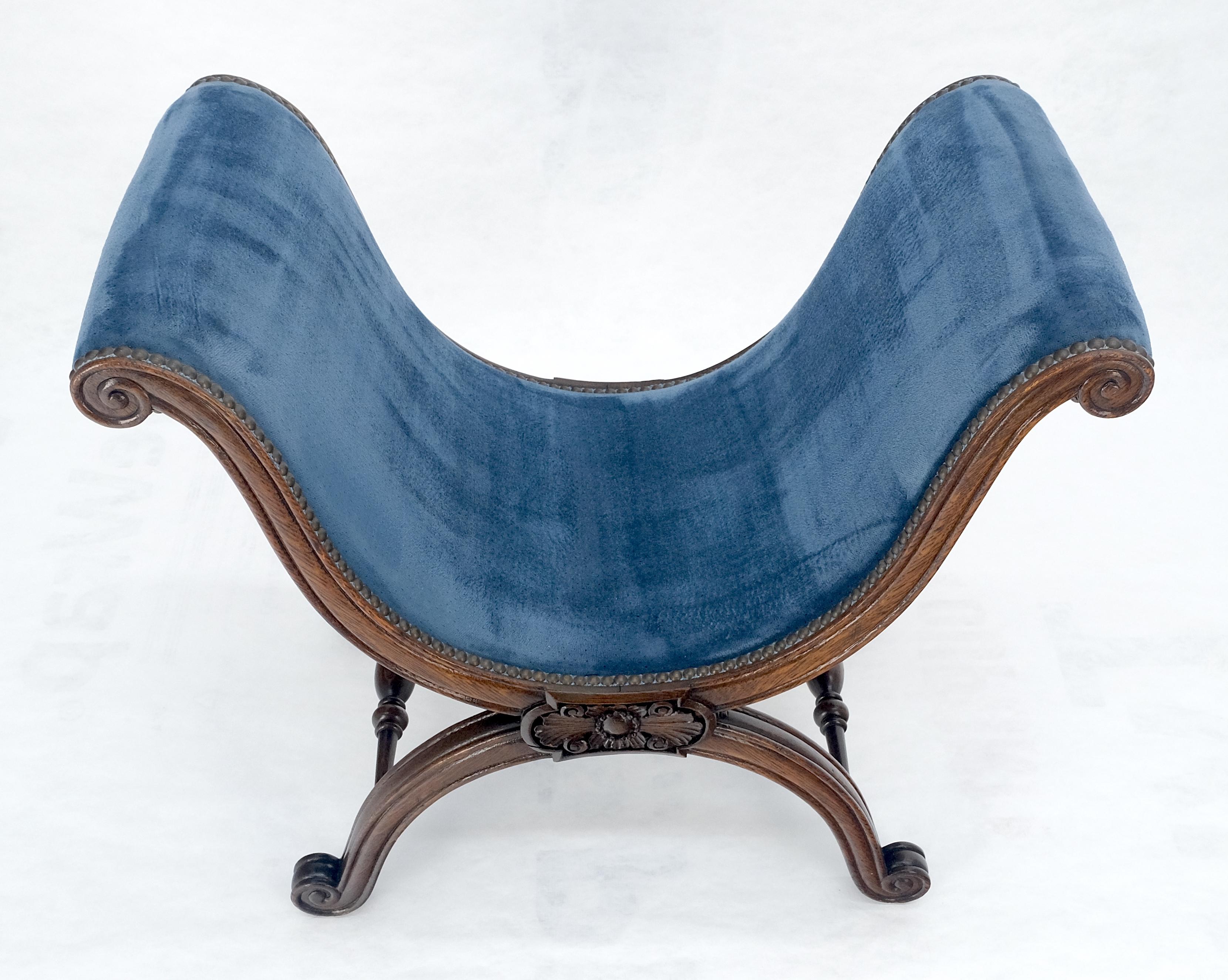French Carved Wood Scissor Shape Blue Velvet Upholstery Bench In Good Condition For Sale In Rockaway, NJ