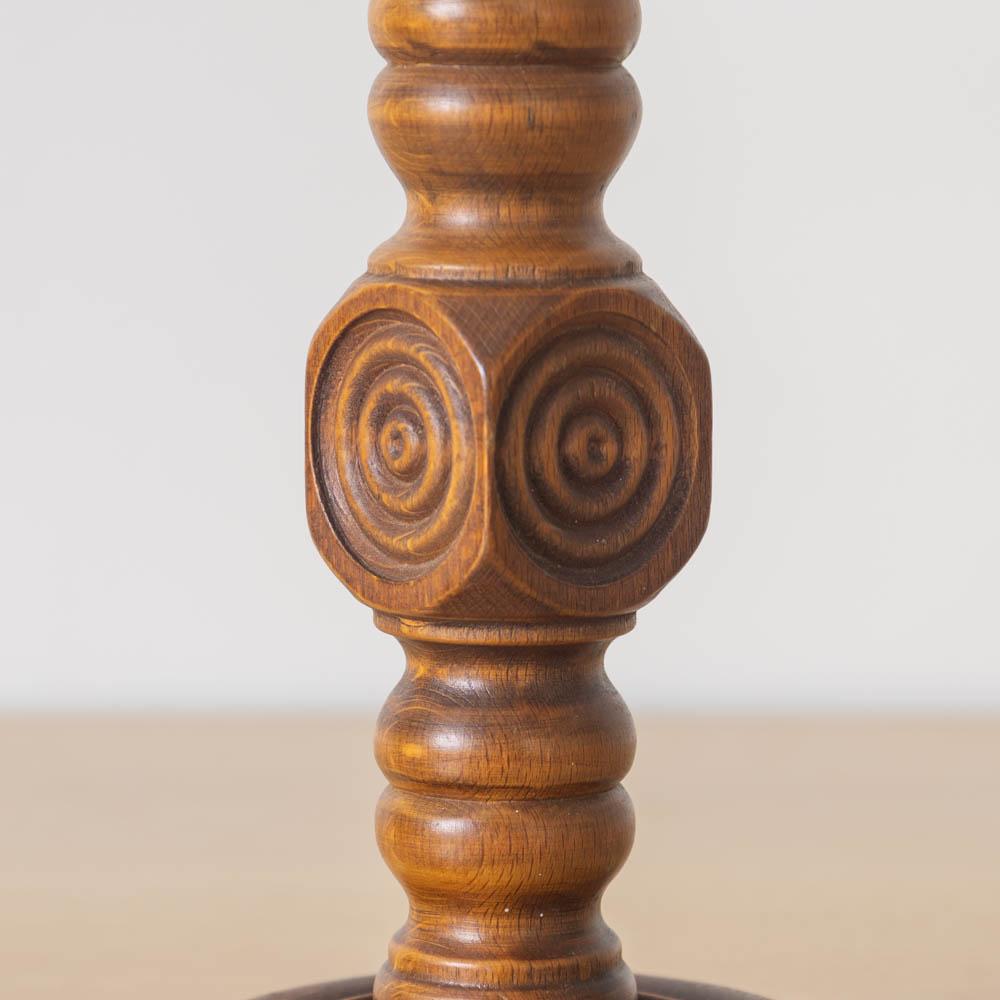 Lampada da tavolo francese in legno intagliato di Charles Dudouyt in vendita 3