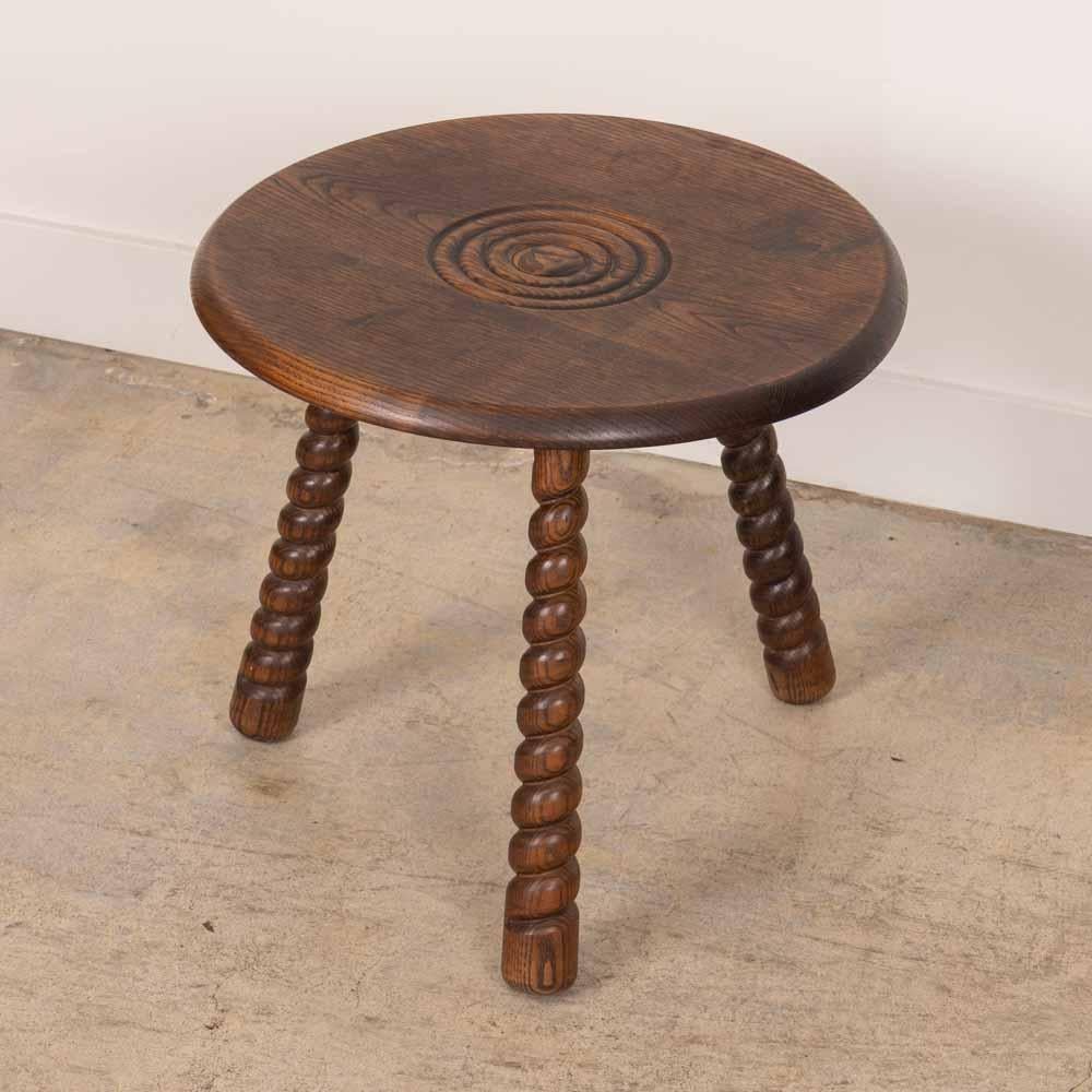 XX secolo Tavolo a treppiede in legno intagliato francese in vendita