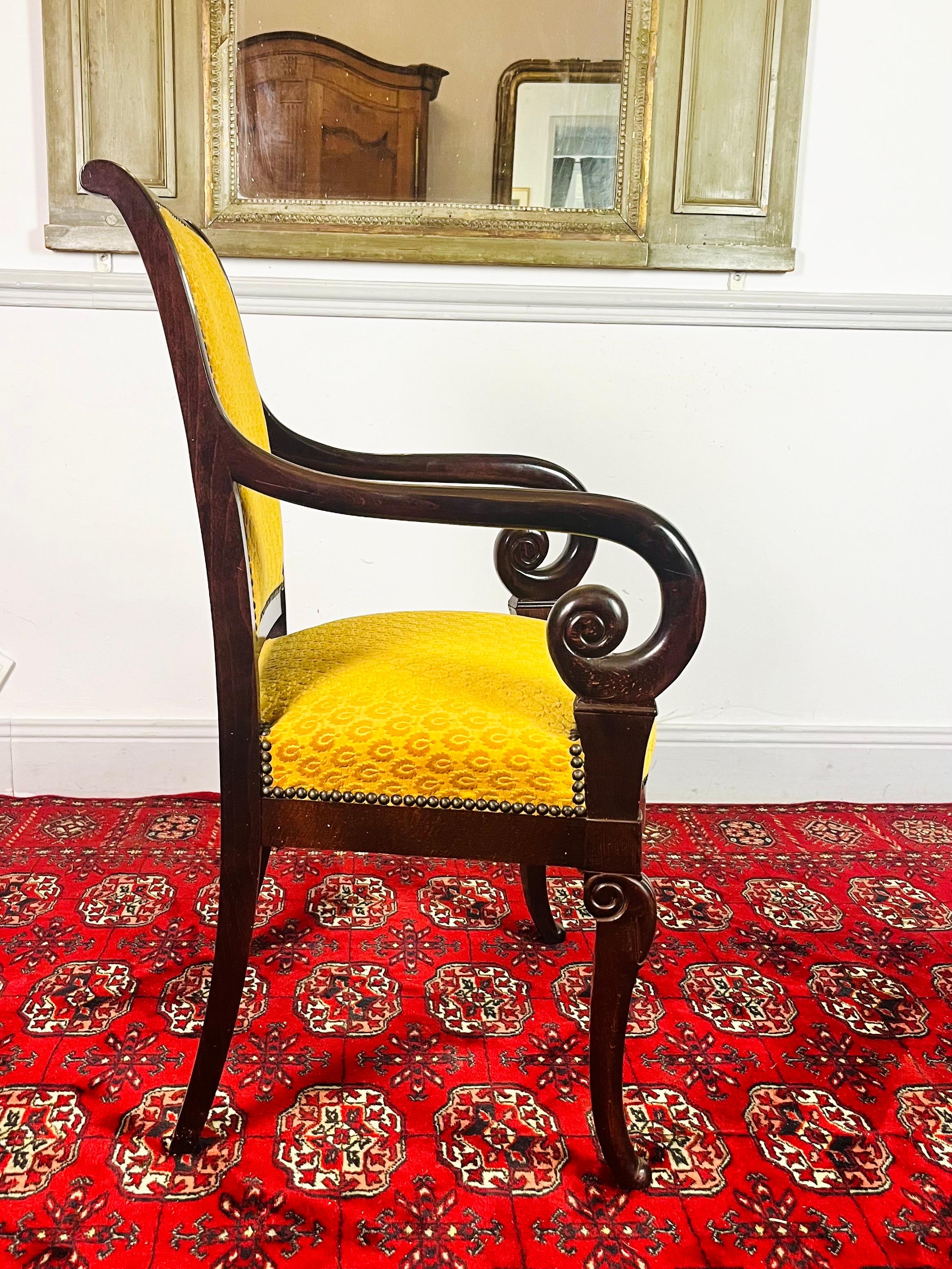 French Carved Wooden Armchair with Yellow Velvet   - Restoration Period - France In Good Condition For Sale In Beuzevillette, FR
