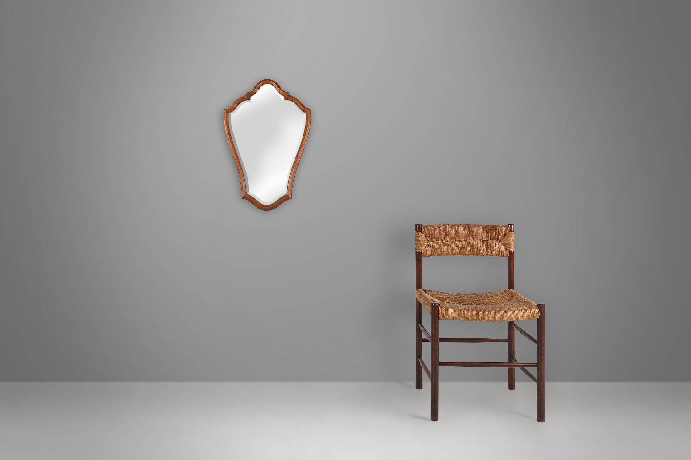 Französischer geschnitzter Holzspiegel mit elegantem, gefüttertem Rahmen, 1950er Jahre im Angebot 3