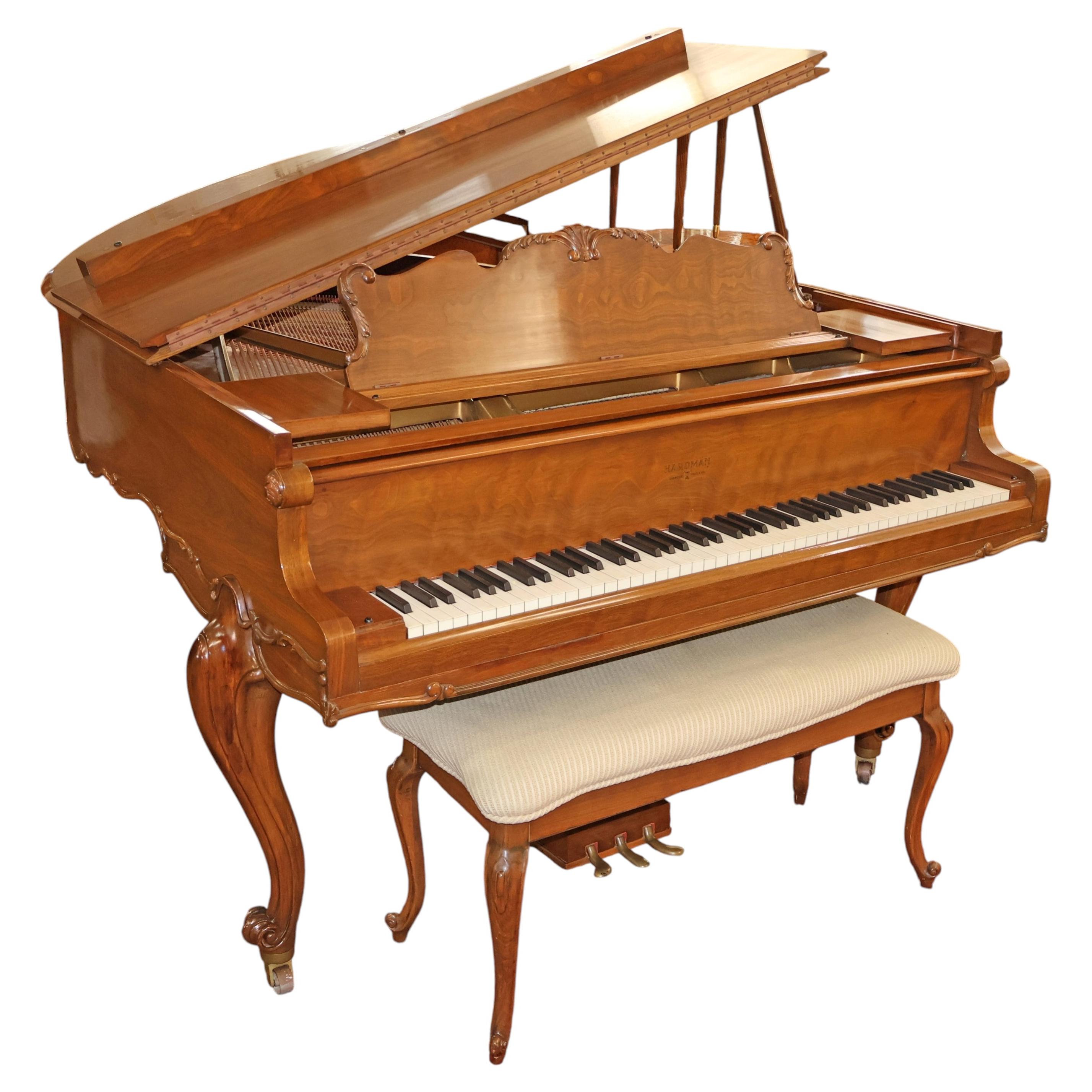 Piano à queue Hardman à caisse française en noyer Circa 1930