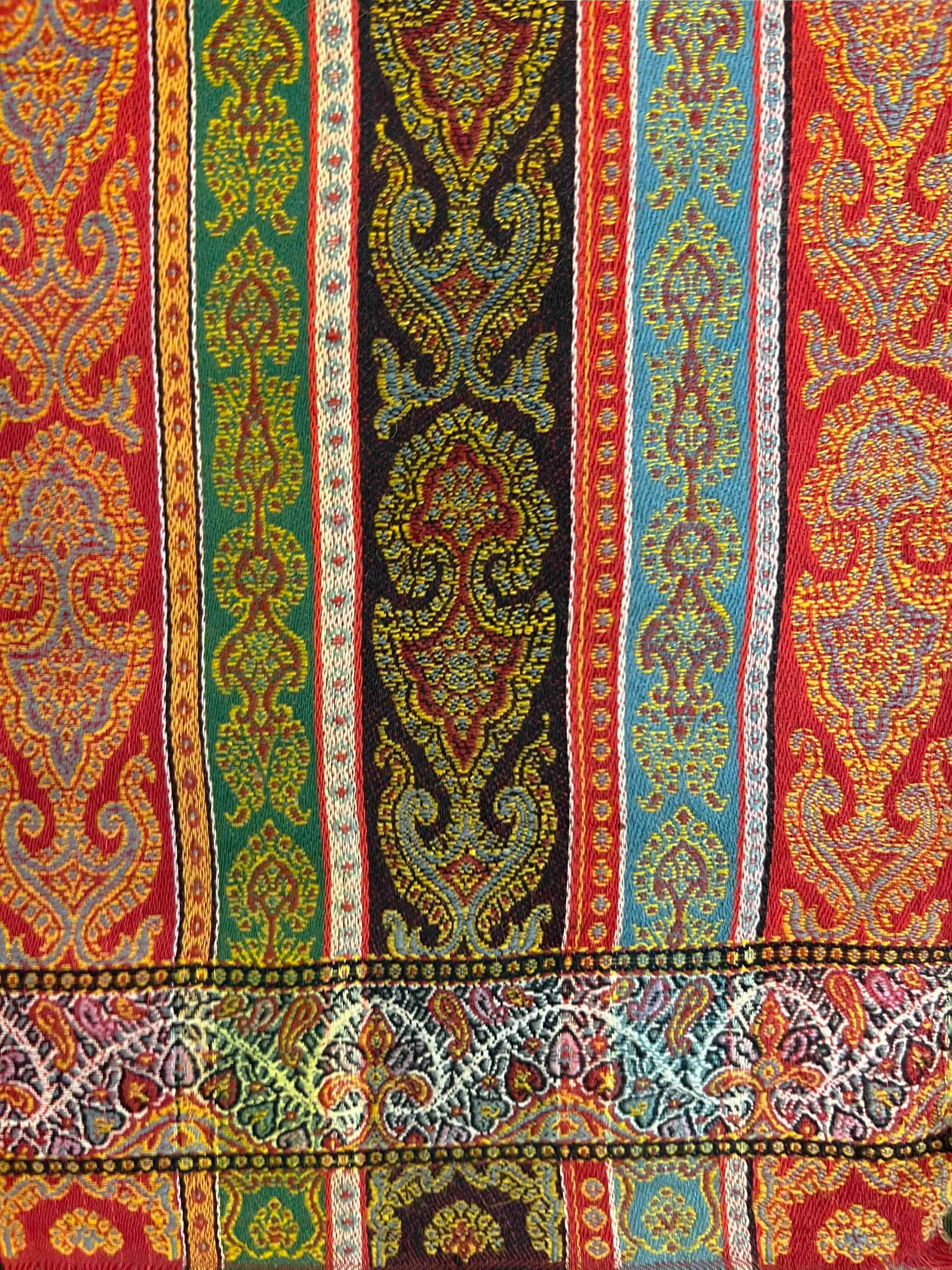 French cashmere shawl Lyonnais around 1900 - N° 802 For Sale 2