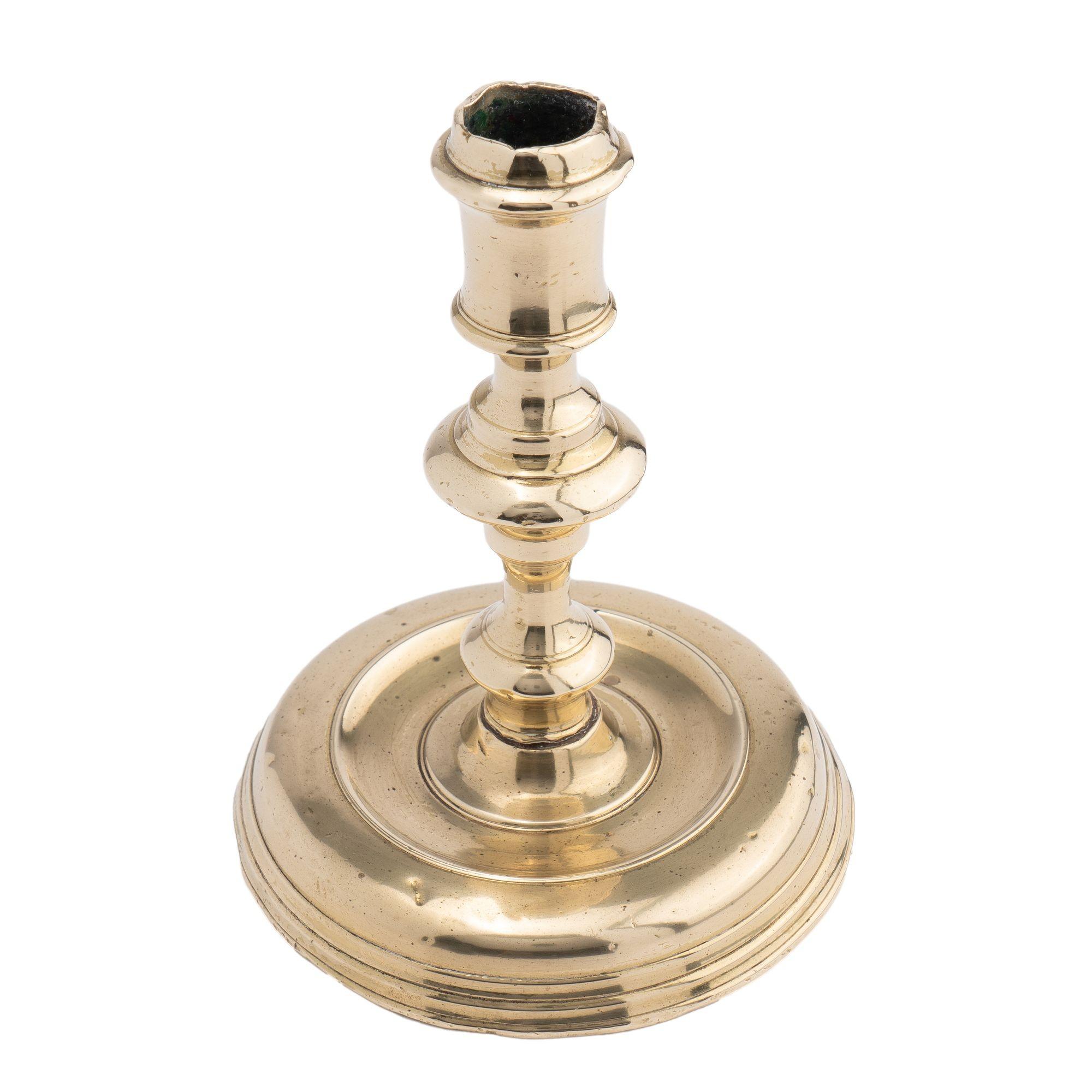 French cast brass circular base candlestick, 1720 In Good Condition For Sale In Kenilworth, IL