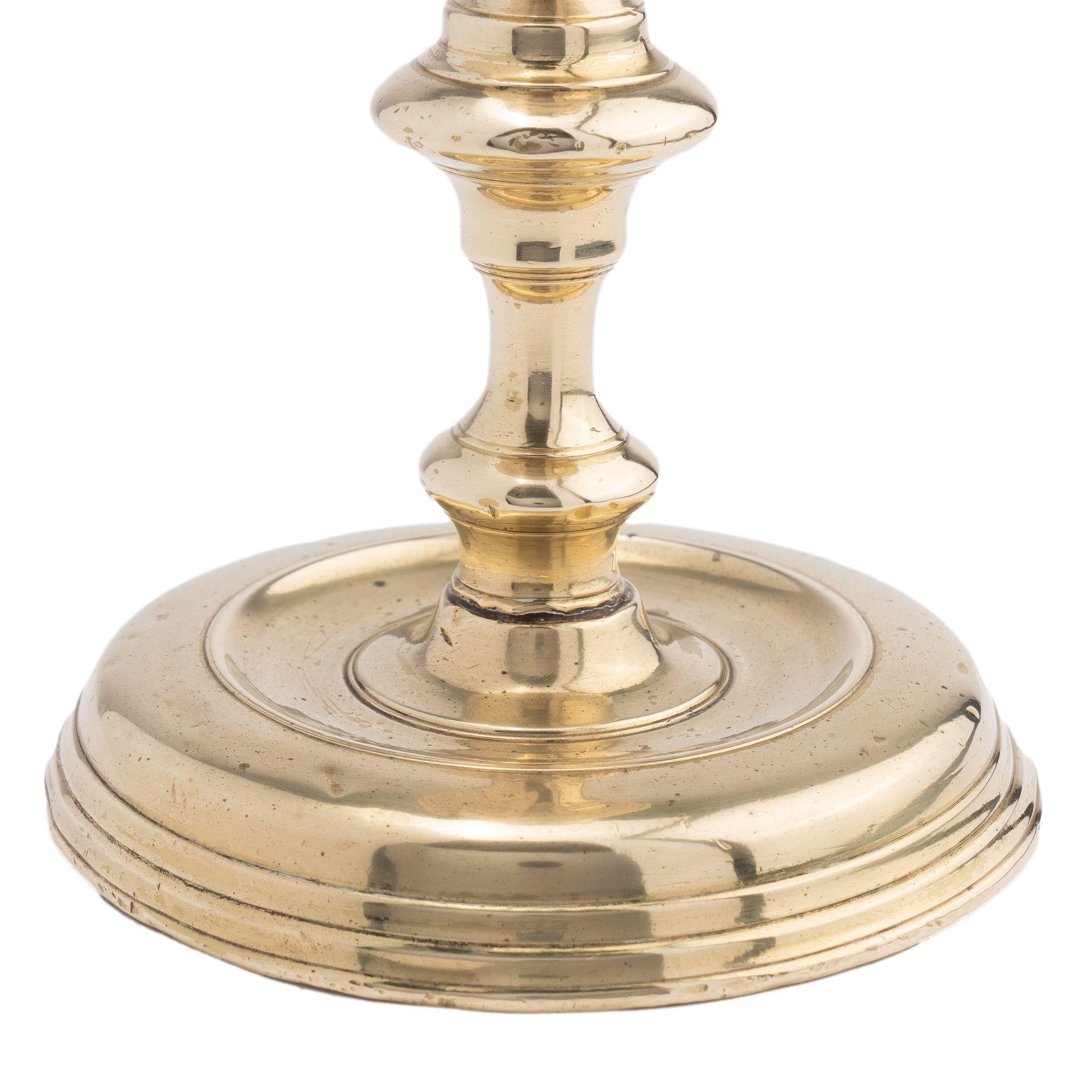French cast brass circular base candlestick, 1720 For Sale 1