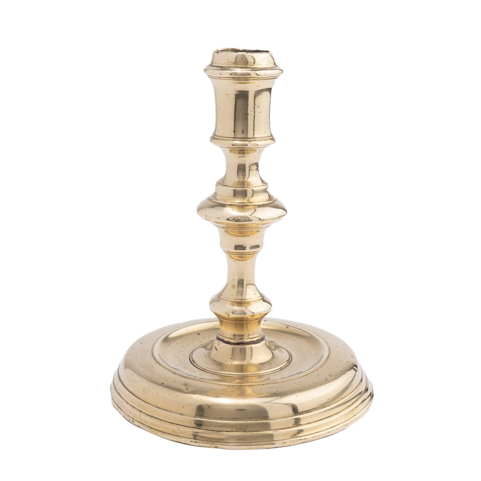 French cast brass circular base candlestick, 1720 For Sale