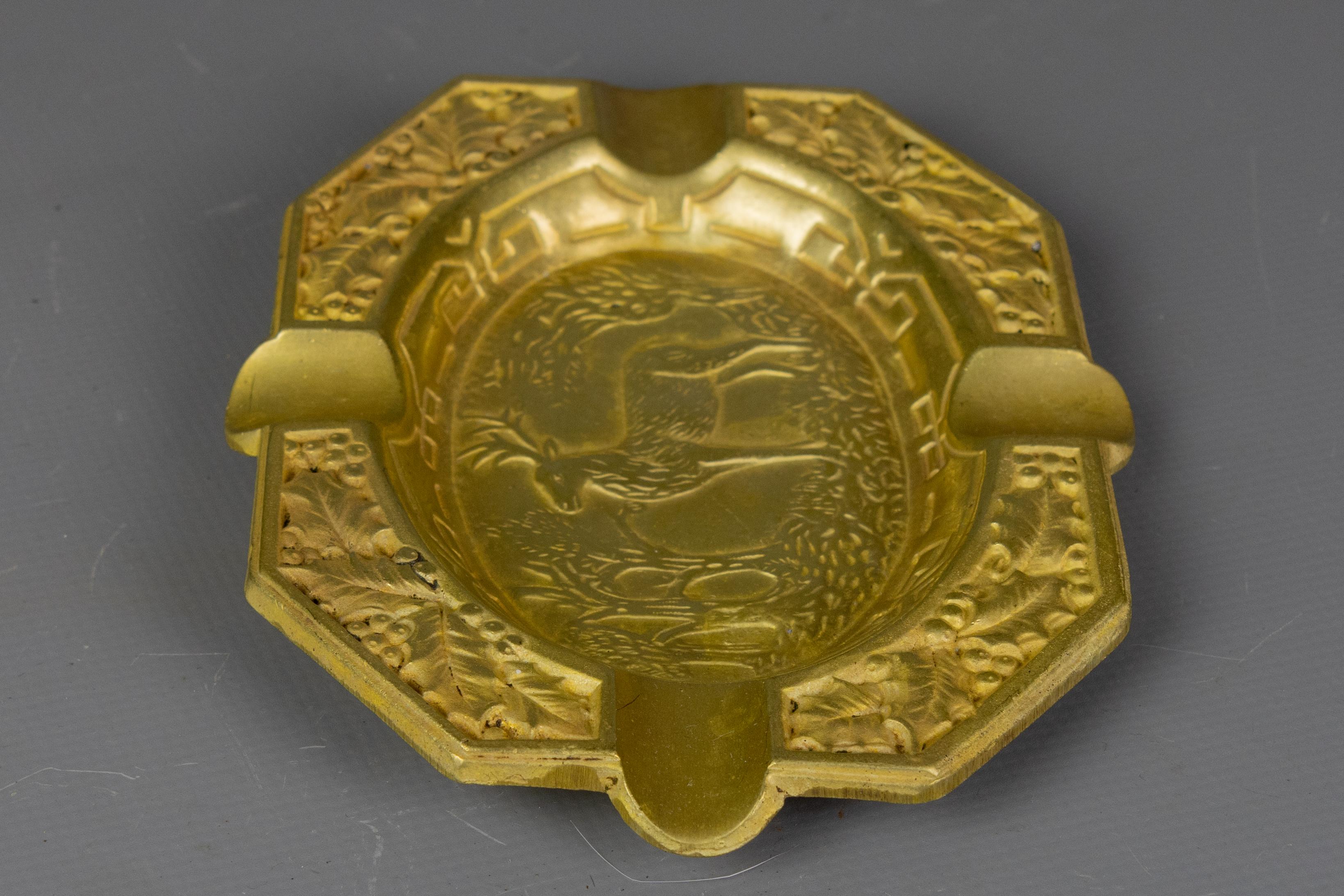 French Cast Bronze Ashtray with Stag Motif, 1950s im Angebot 1