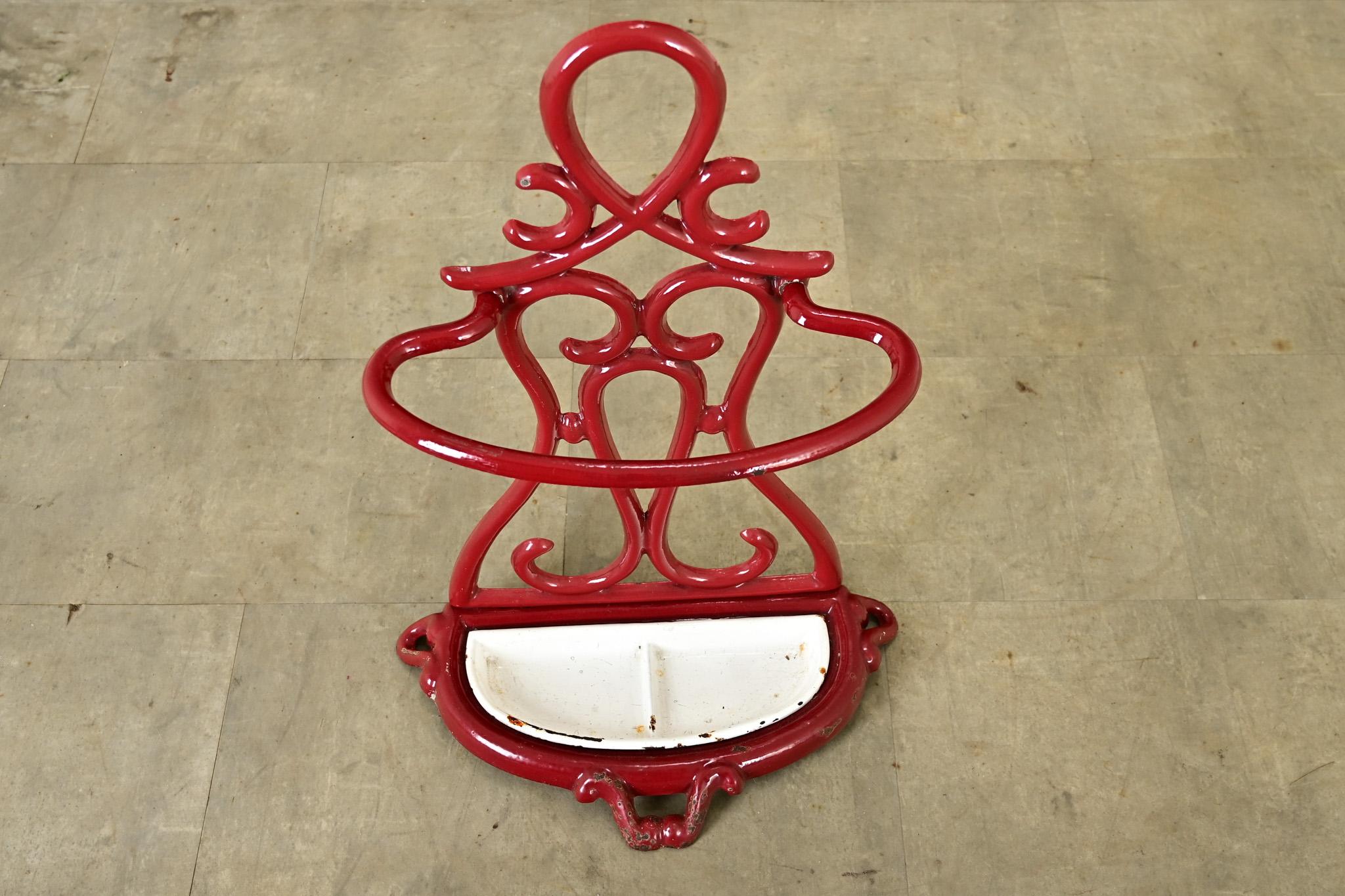 French Cast Iron Art Nouveau Umbrella Stand In Good Condition For Sale In Baton Rouge, LA