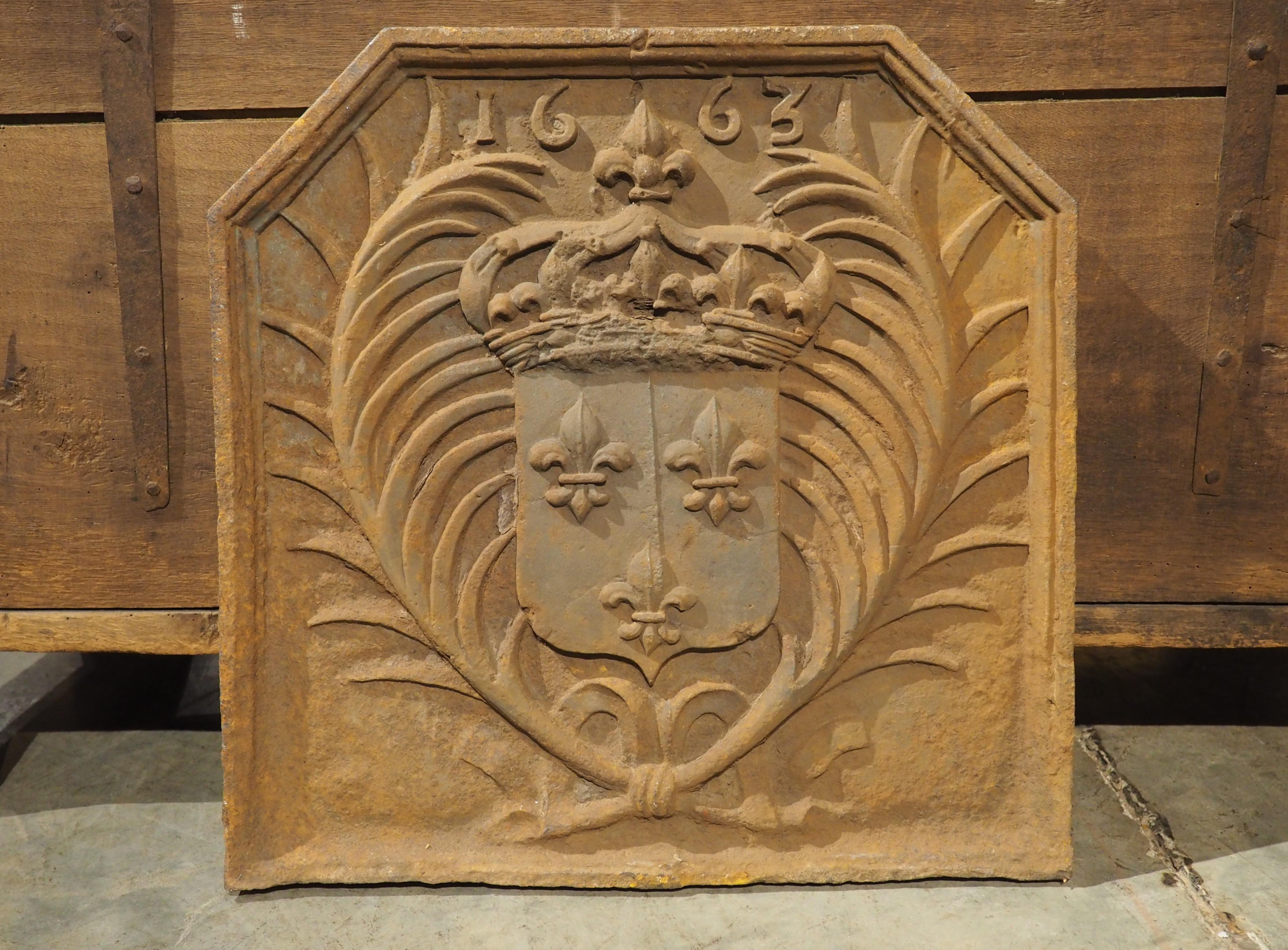 Plaque de cheminée française en fonte, armoiries de la Maison Bourbon, début du 20e siècle en vente 4