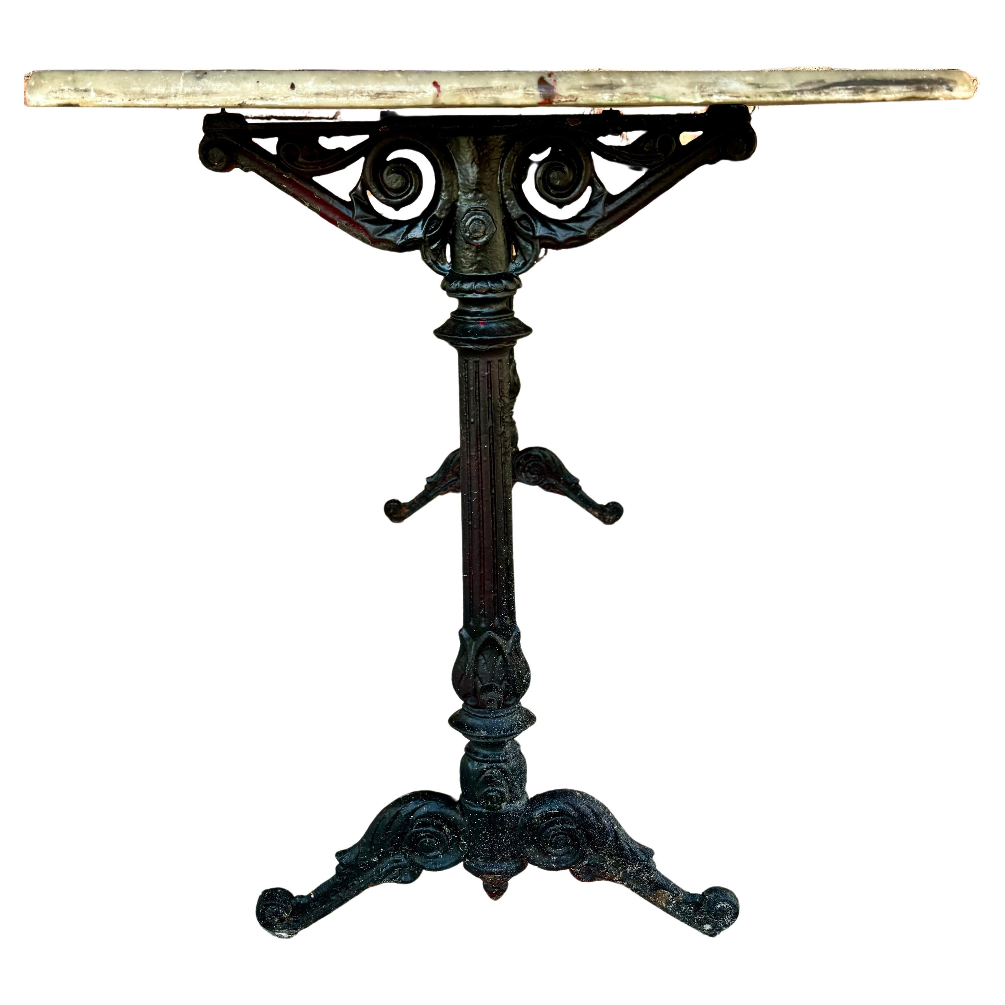 Table de bistrot en fonte à plateau de marbre en vente 3