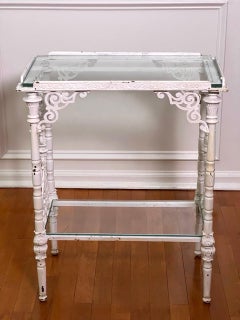 Antique French Tavolo da giardino a due piani in ghisa, Etagere con piani in vetro, 1880 ca.