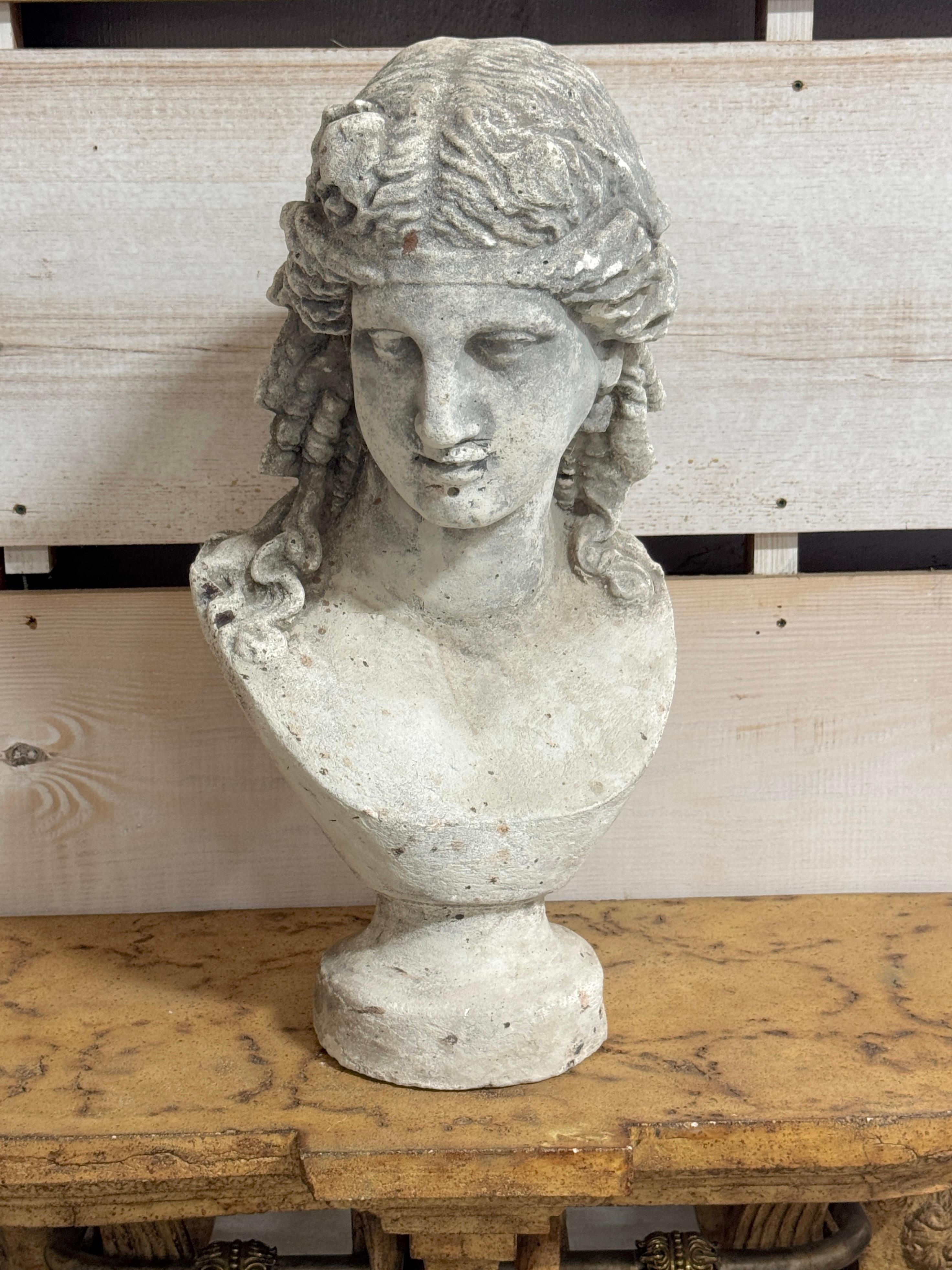 Néoclassique Buste d'Ariane en pierre moulée, Circa 1900 en vente