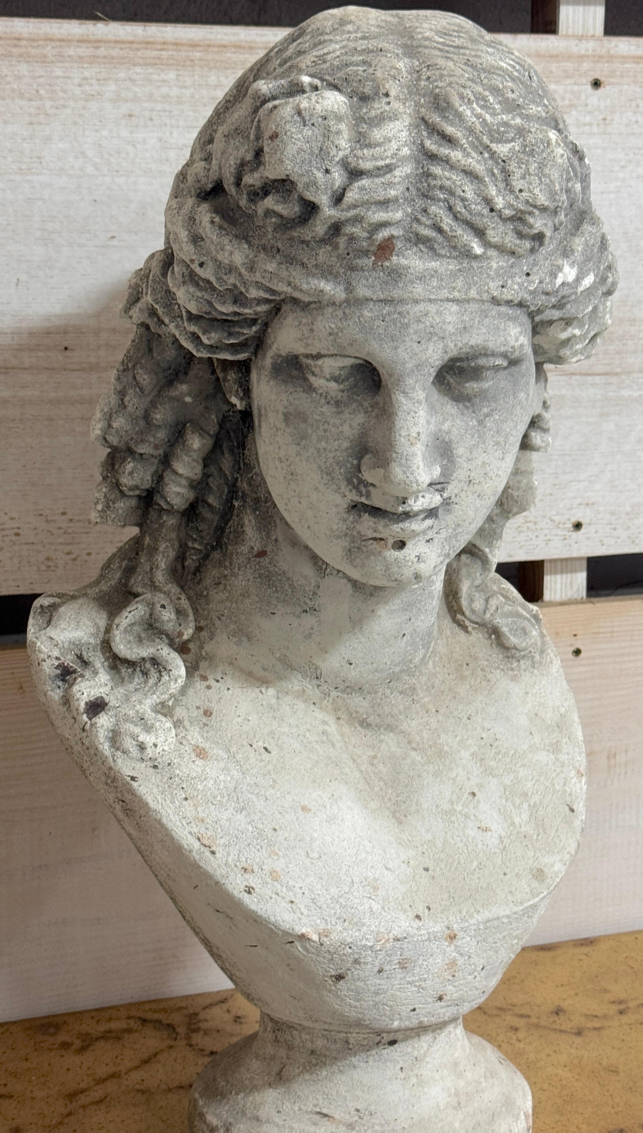 Français Buste d'Ariane en pierre moulée, Circa 1900 en vente