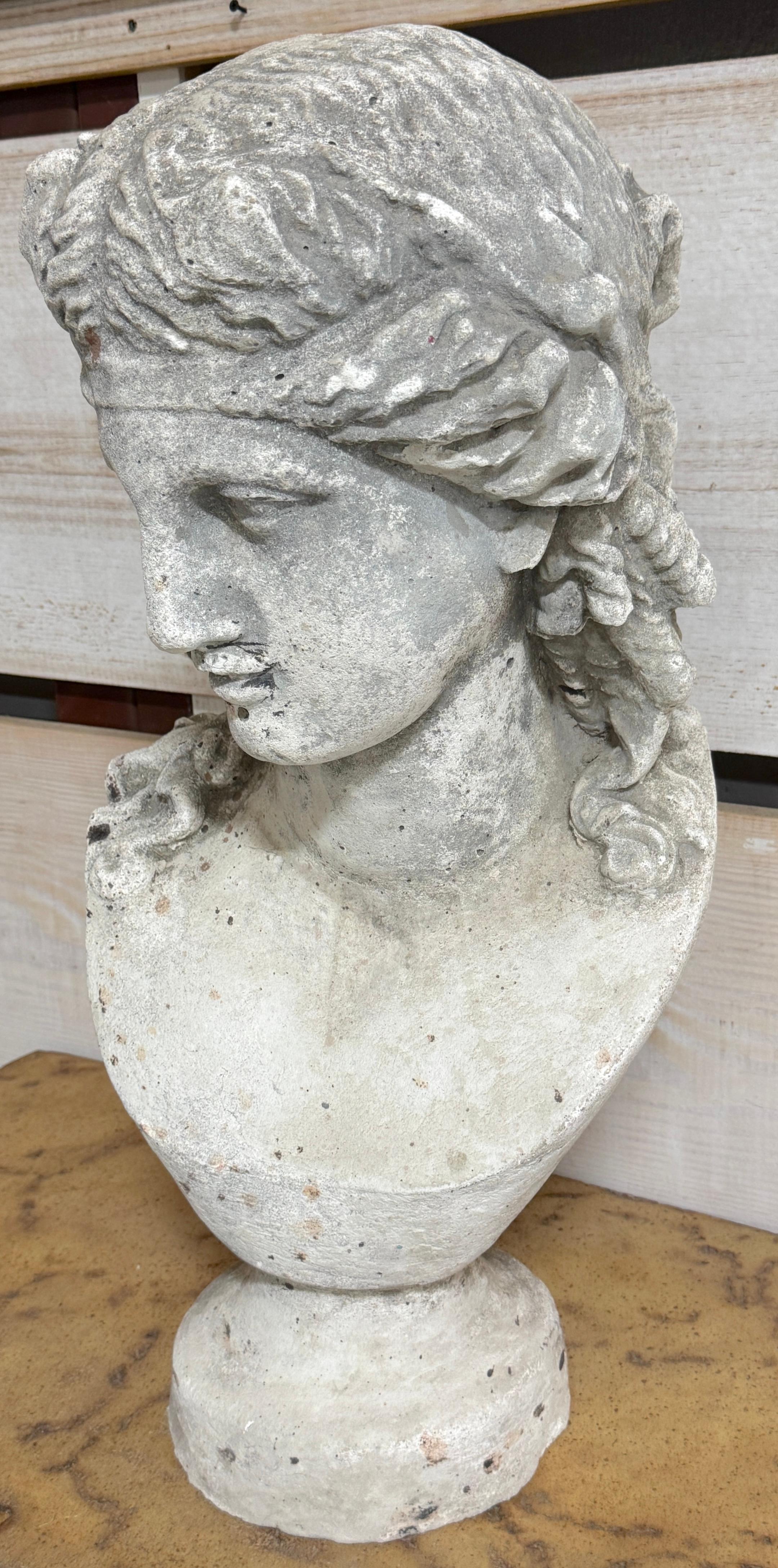 Buste d'Ariane en pierre moulée, Circa 1900 Bon état - En vente à West Palm Beach, FL