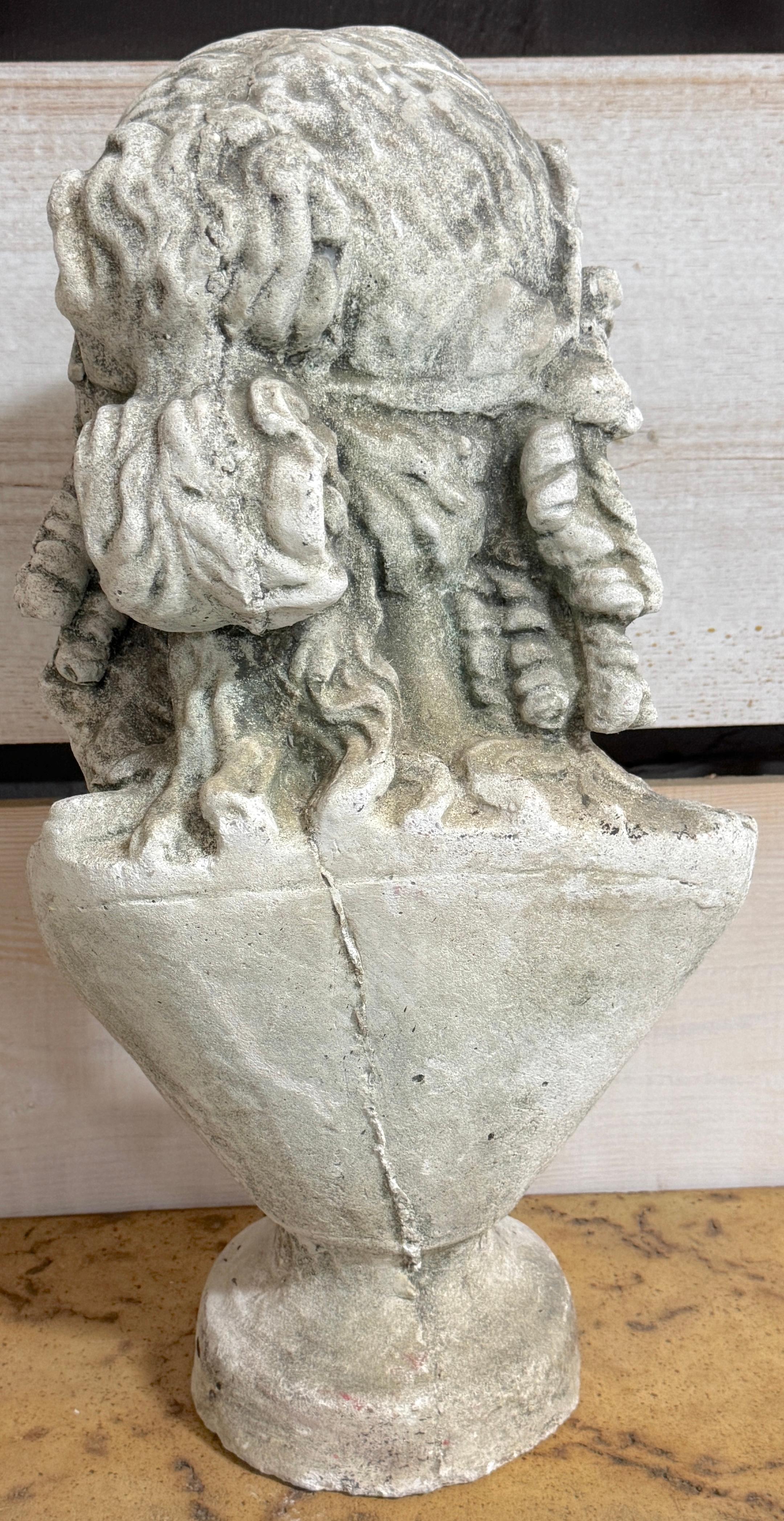 Buste d'Ariane en pierre moulée, Circa 1900 en vente 1