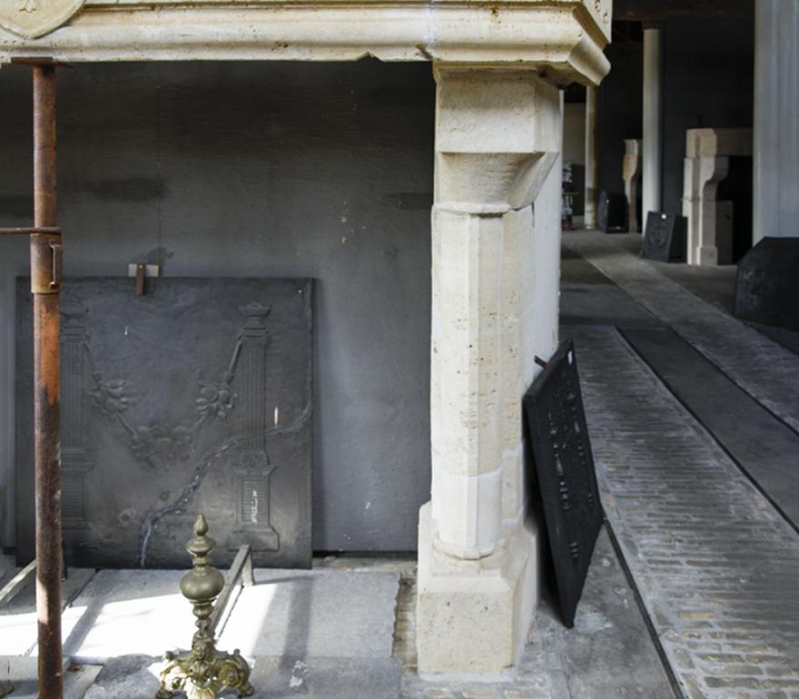 French Castle Fireplace Mantel In Fair Condition For Sale In Udenhout, NL