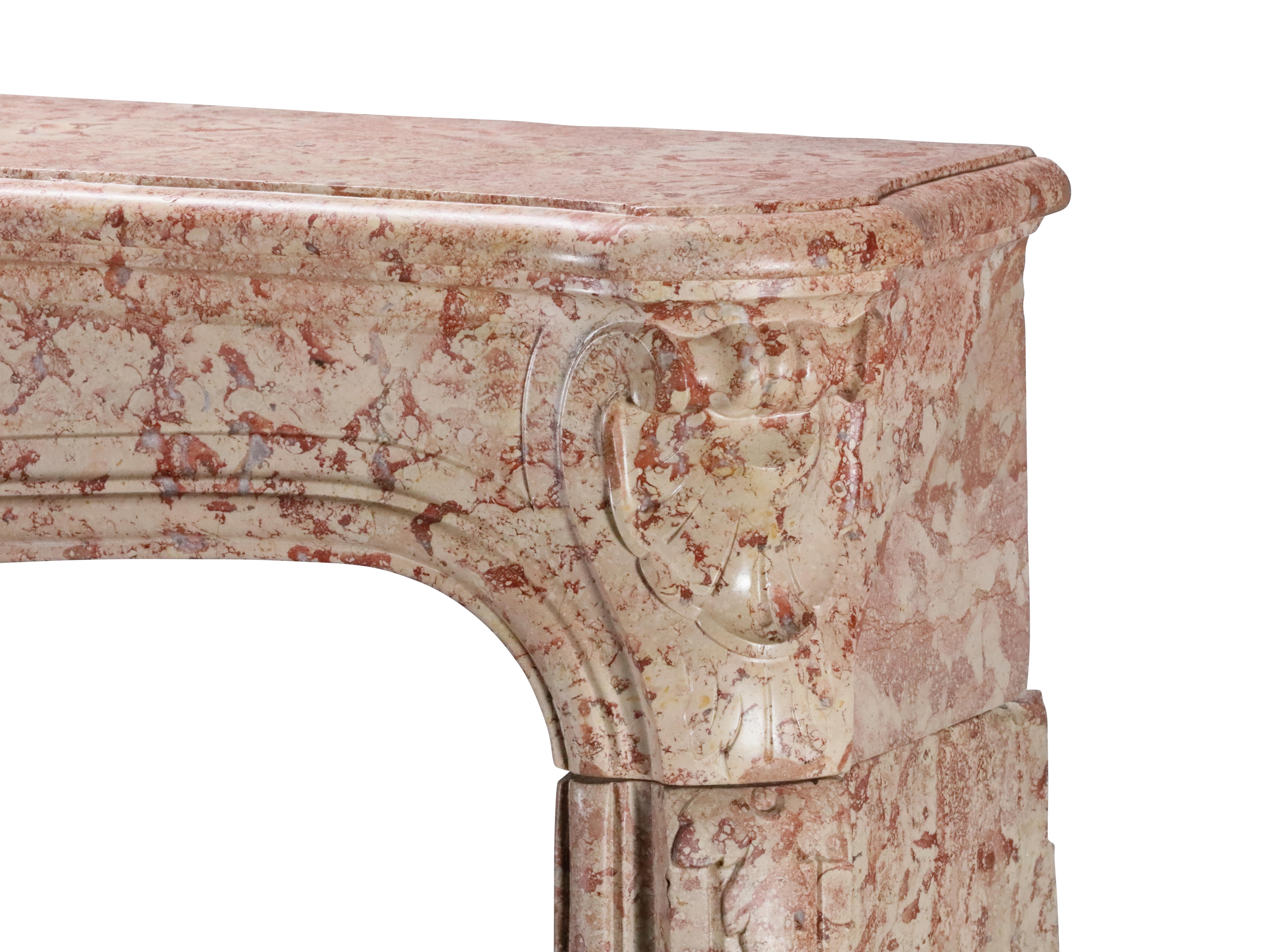 Cheminée de château français en pierre de couleur rose et ivoire de Beaune en vente 6