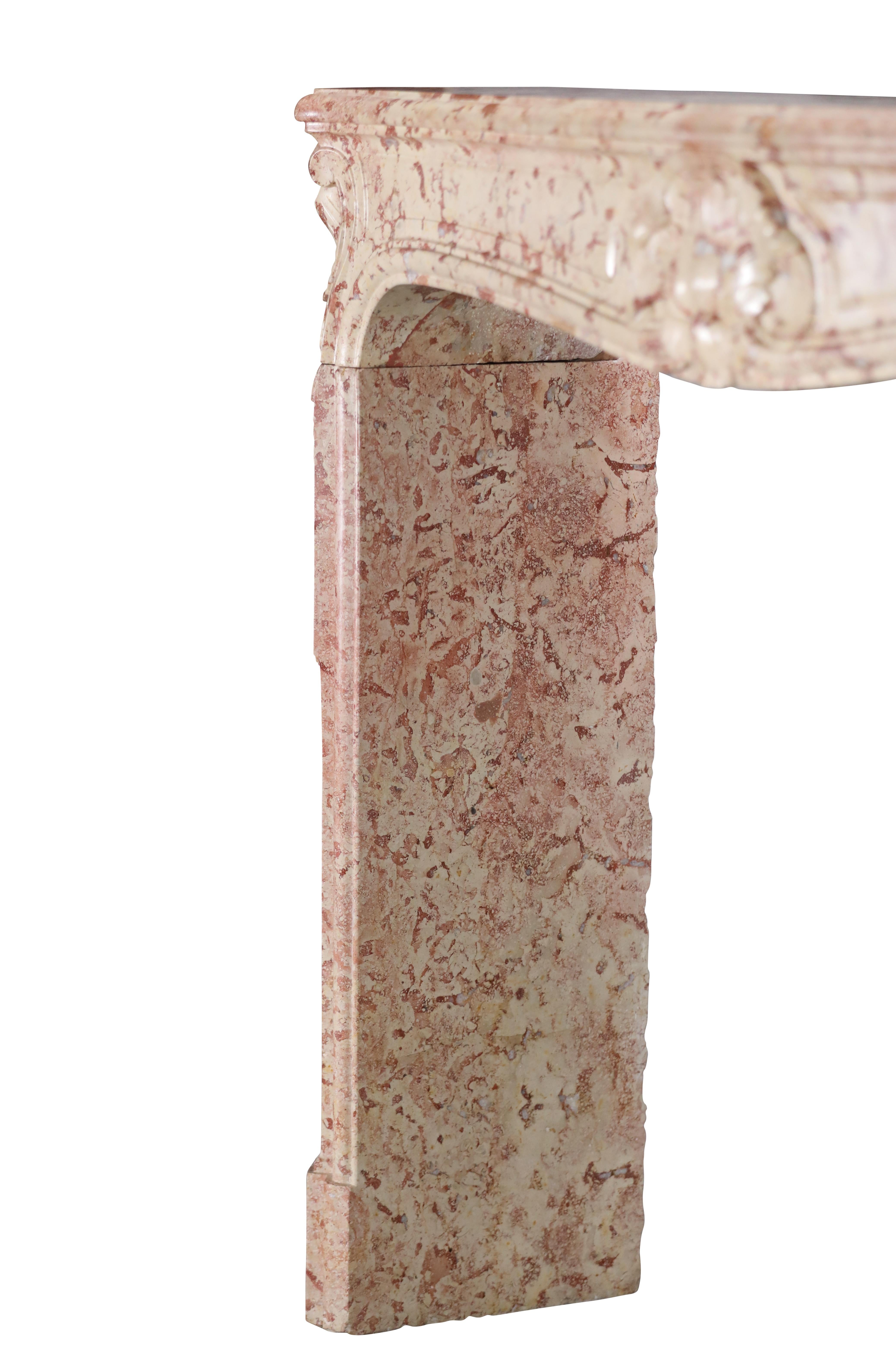 Cheminée de château français en pierre de couleur rose et ivoire de Beaune en vente 11