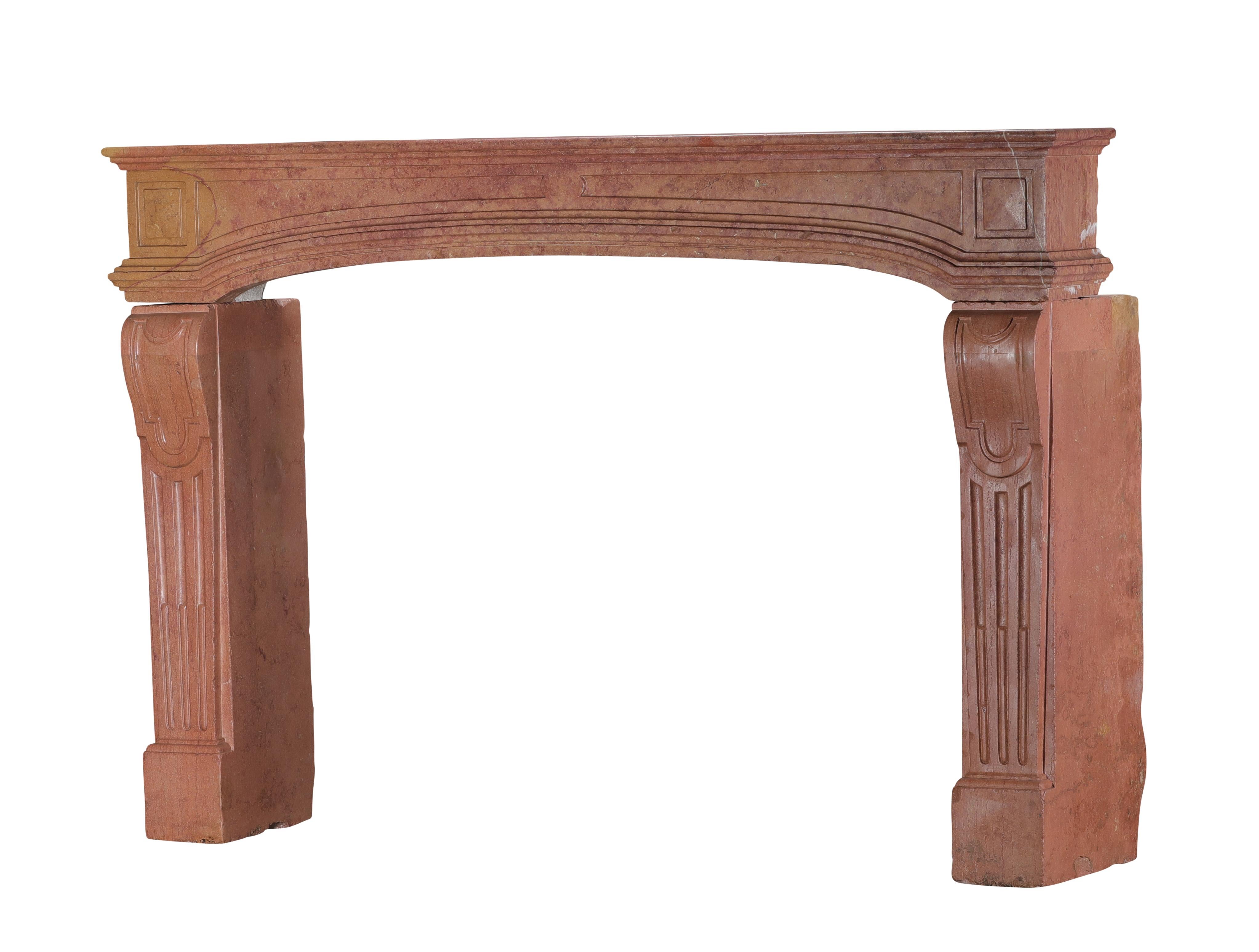 Cheminée de château français Rose de Bourgogne Pierre dure - Surface lisse - Intemporelle en vente 8