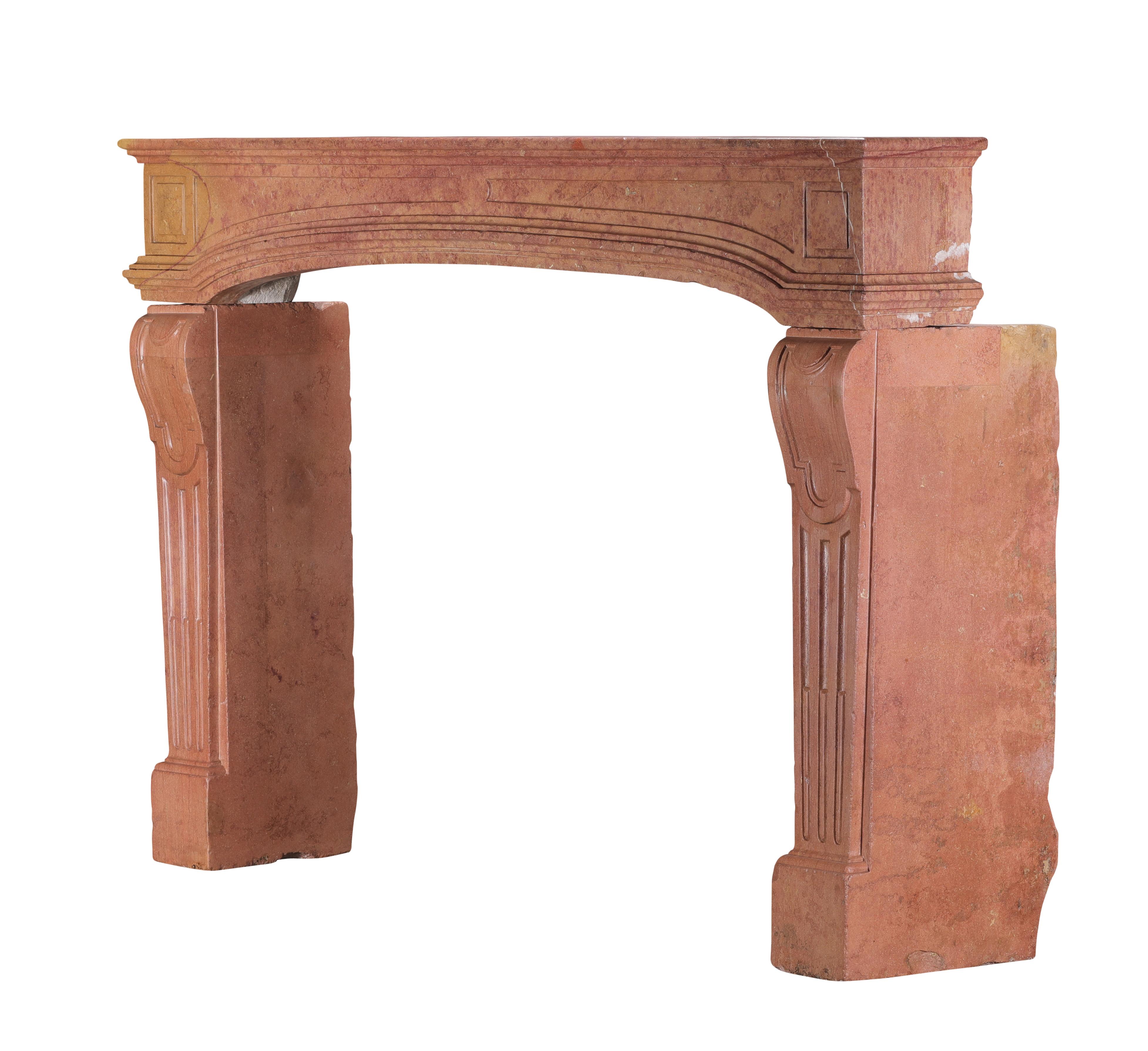 Cheminée de château français Rose de Bourgogne Pierre dure - Surface lisse - Intemporelle en vente 9