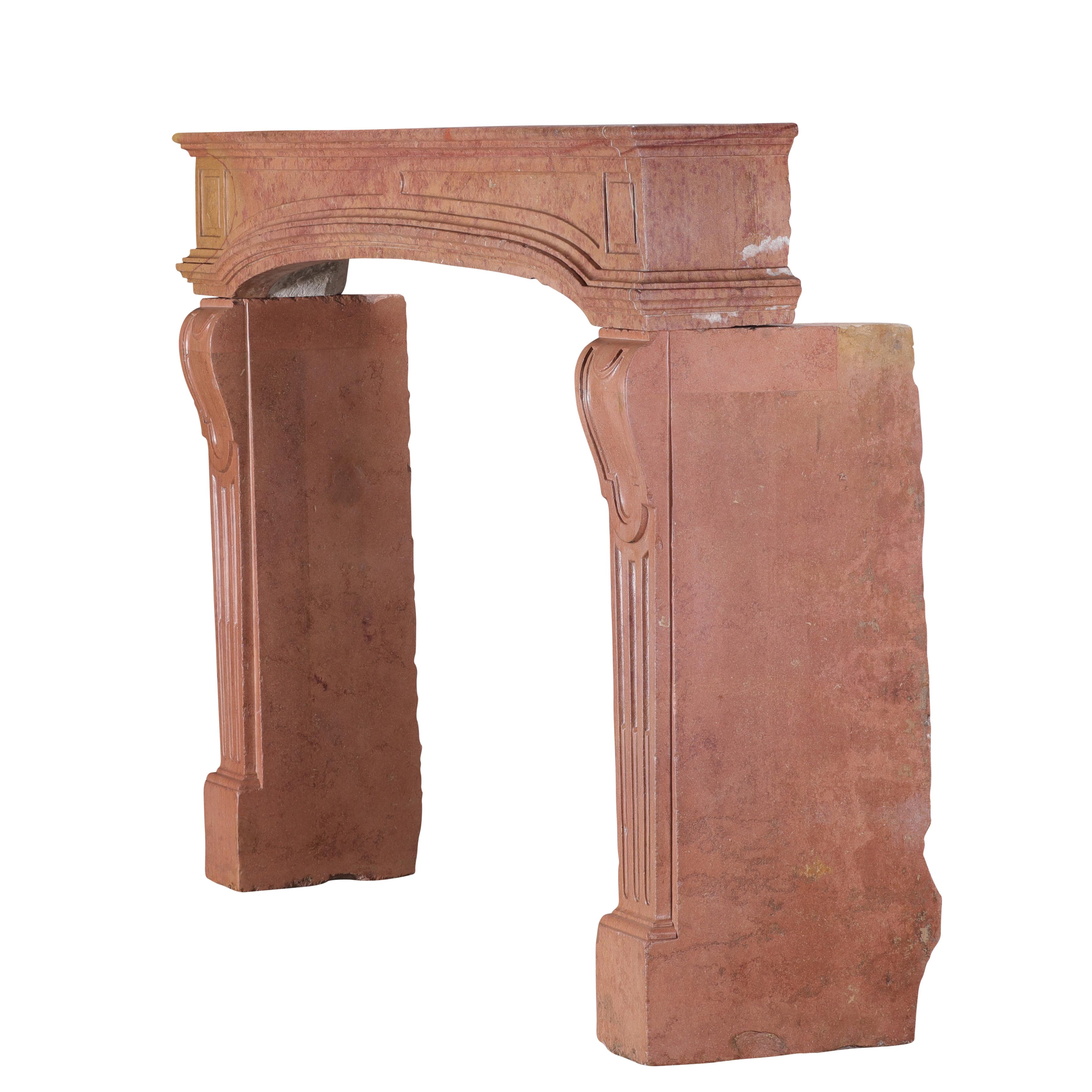 Cheminée de château français Rose de Bourgogne Pierre dure - Surface lisse - Intemporelle en vente 10