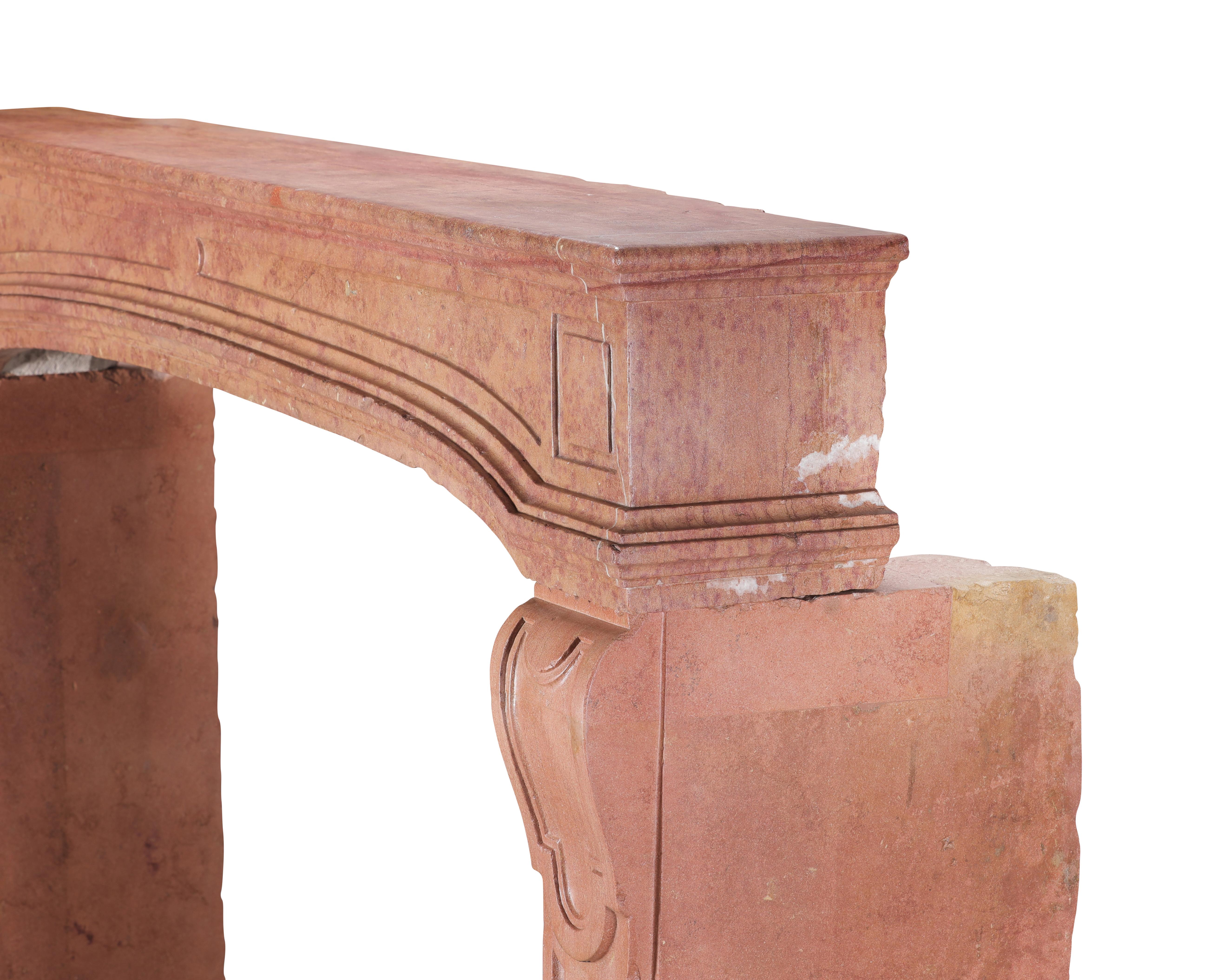 Cheminée de château français Rose de Bourgogne Pierre dure - Surface lisse - Intemporelle en vente 11