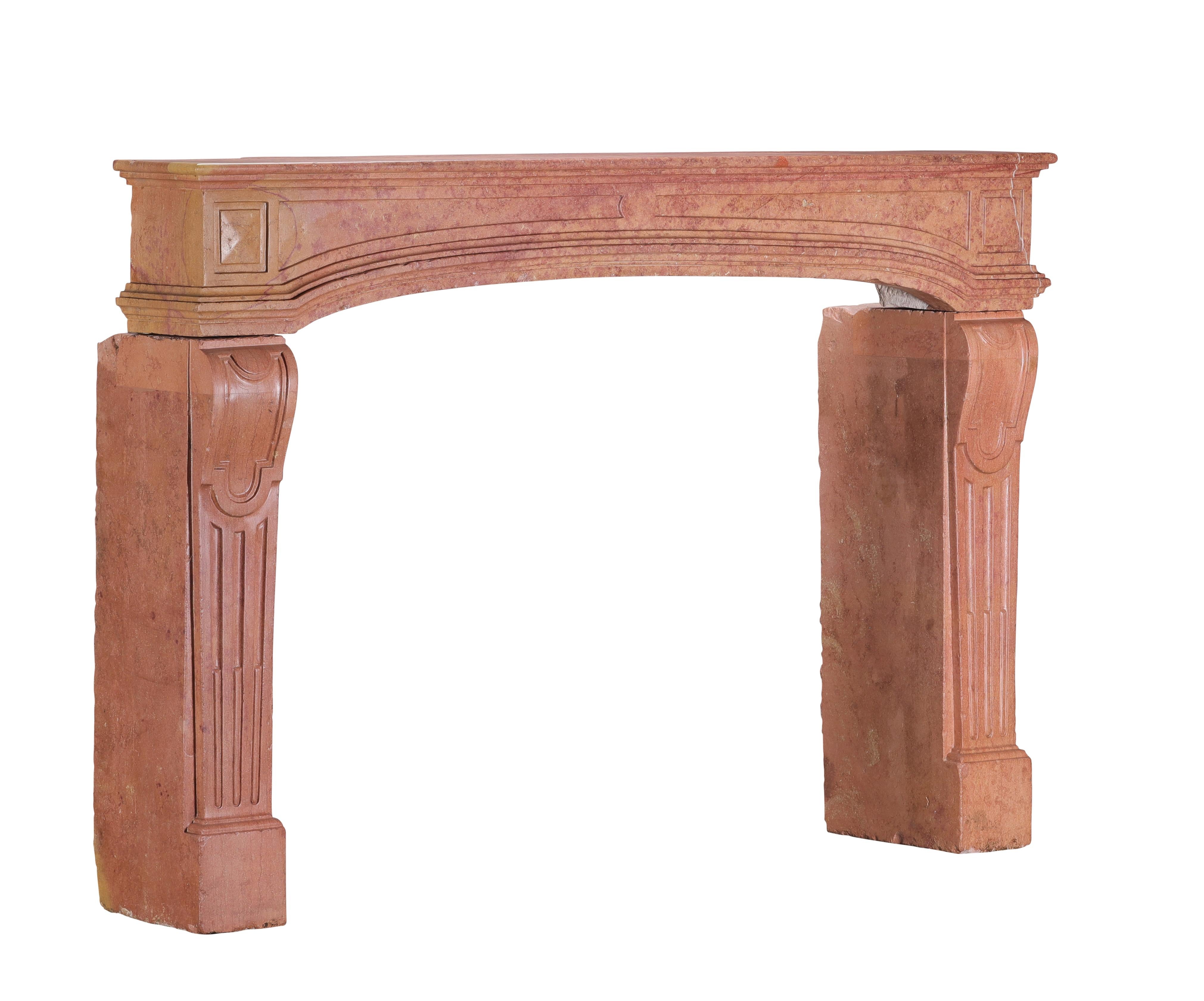 Cheminée de château français Rose de Bourgogne Pierre dure - Surface lisse - Intemporelle en vente 13
