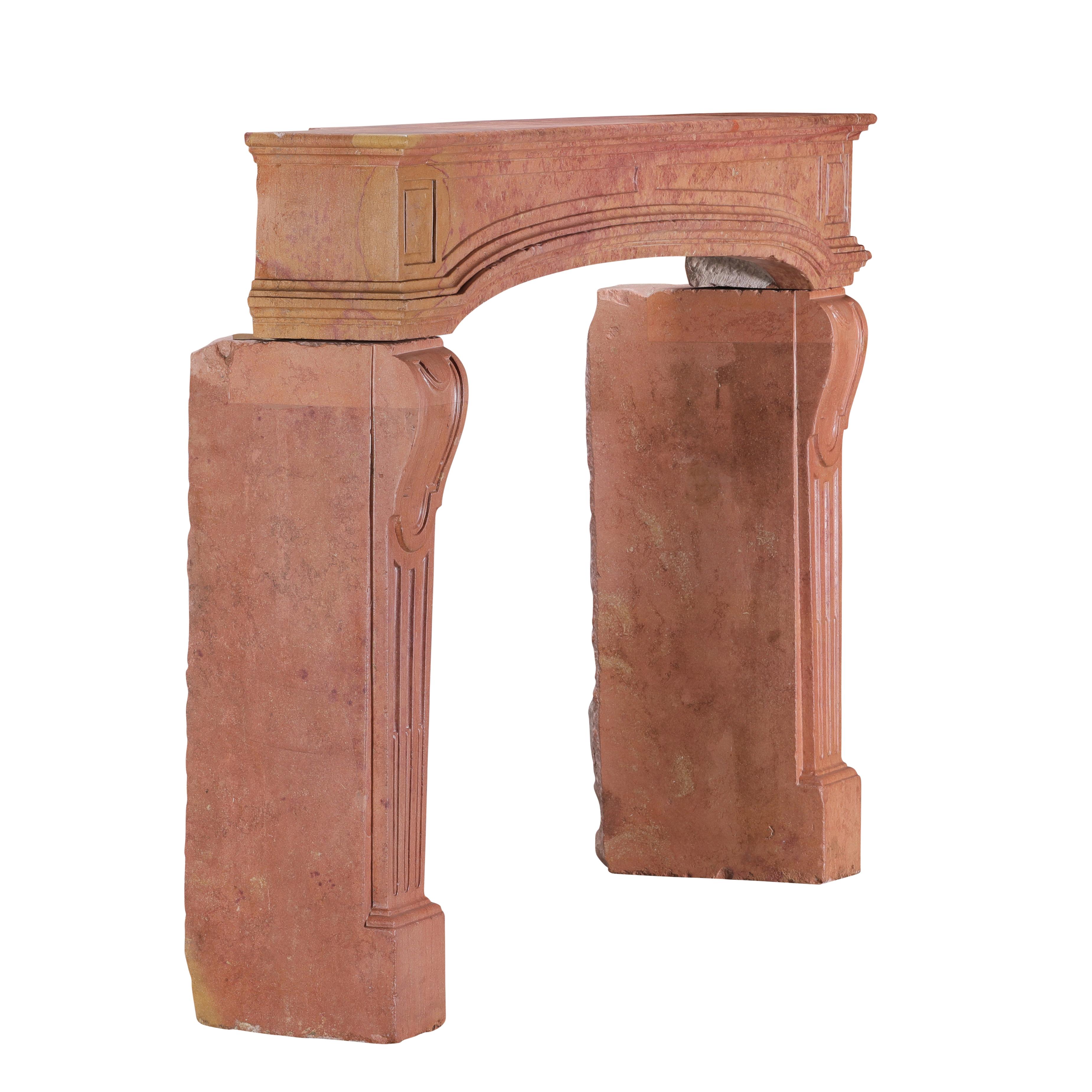 Cheminée de château français Rose de Bourgogne Pierre dure - Surface lisse - Intemporelle en vente 14